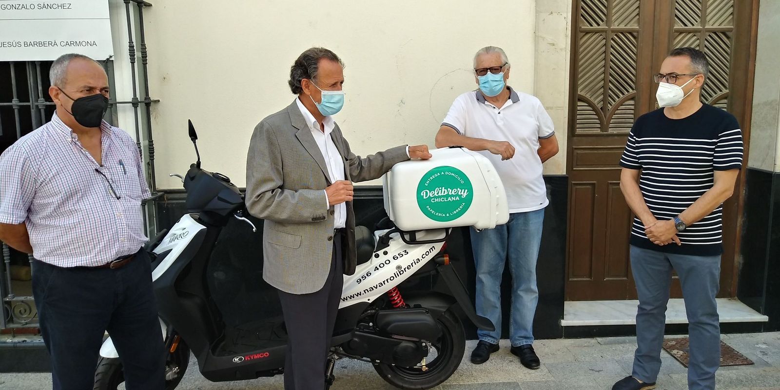 El alcalde, José María Román, se ha acercado este viernes a conocer la iniciativa 'Delibrery'.