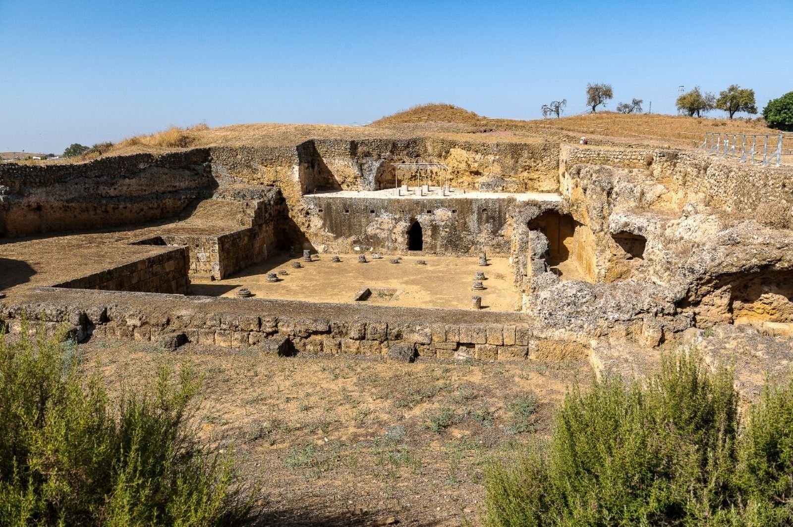 Una vista del Conjunto Arqueológico de Carmona.