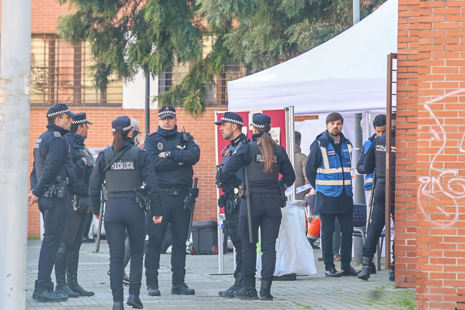 Fotografías de la atención a las familias de las víctimas en el Centro Cívico Poniente Sur de Córdoba