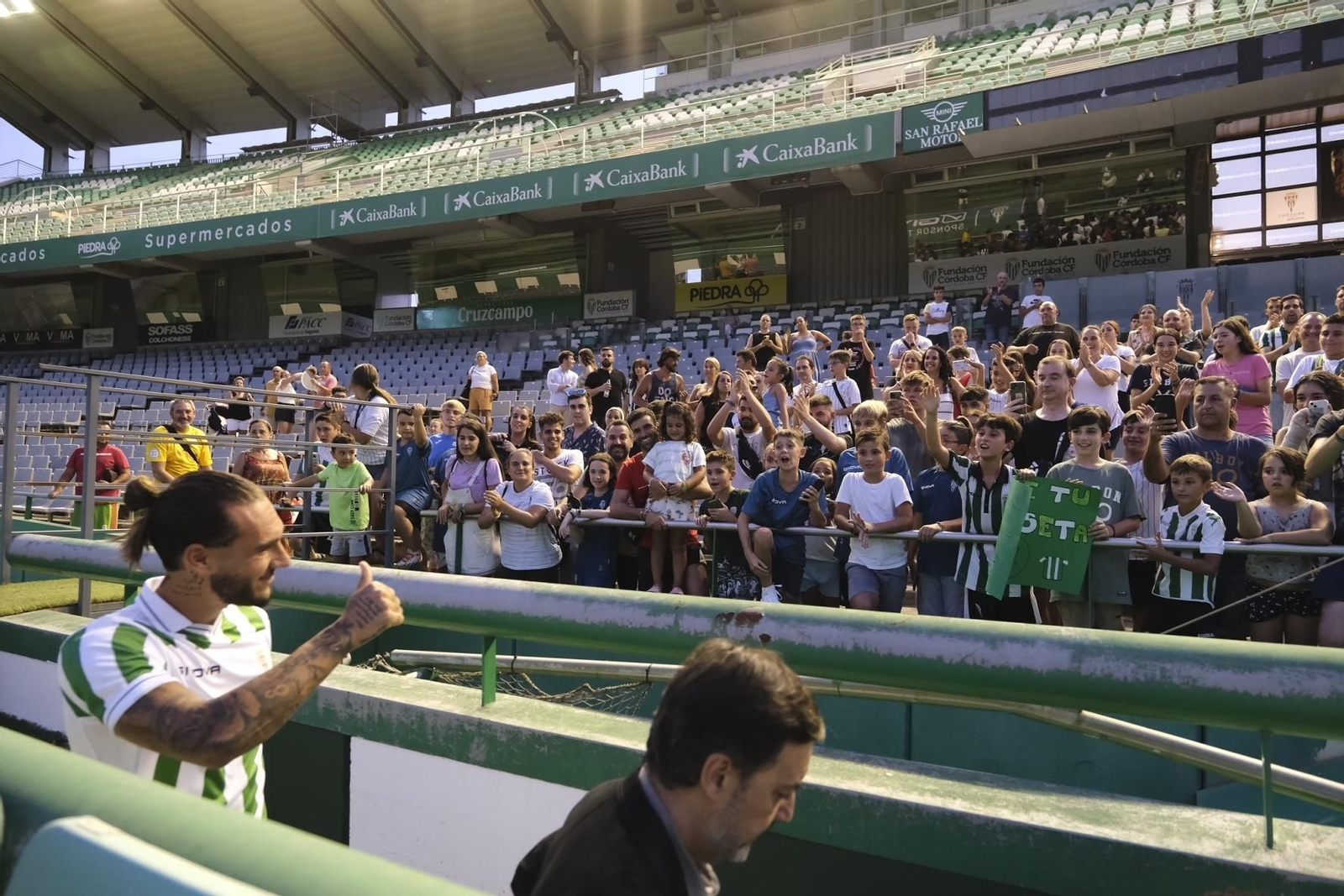 Las mejores fotos de las nuevas camisetas del Córdoba CF Las mejores fotos de las nuevas camisetas del Córdoba CF