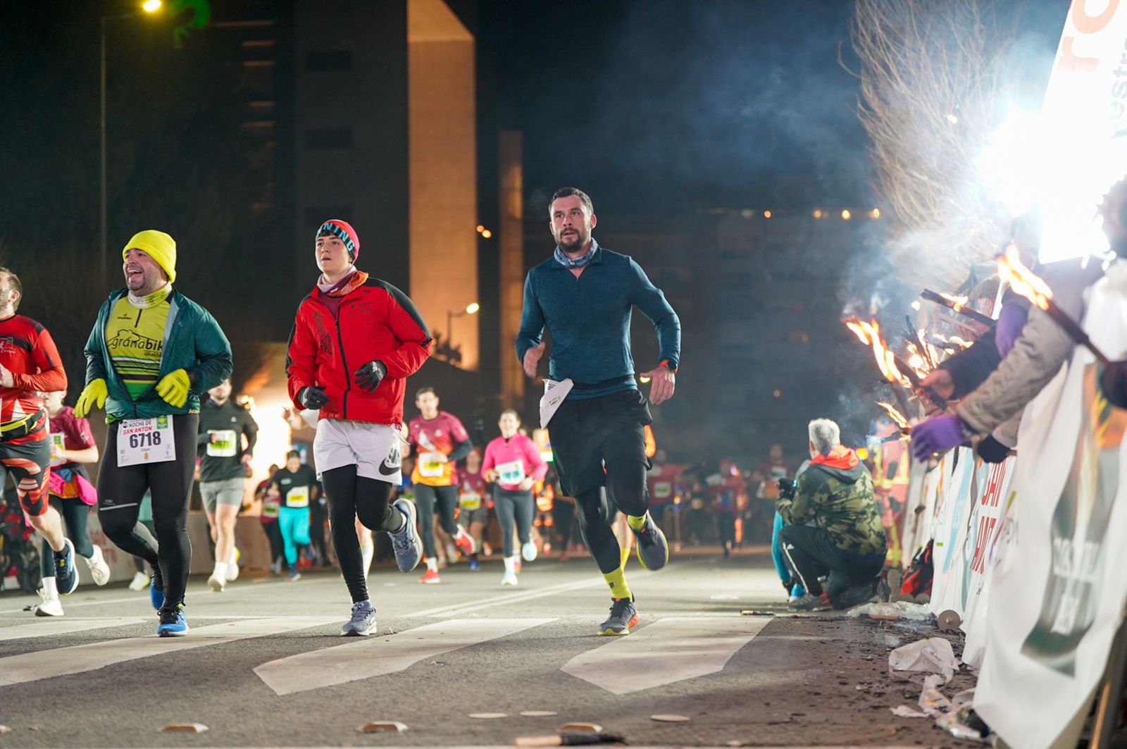En imágenes: búscate en tu llegada a meta de la Carrera de San Antón 2026 (11)