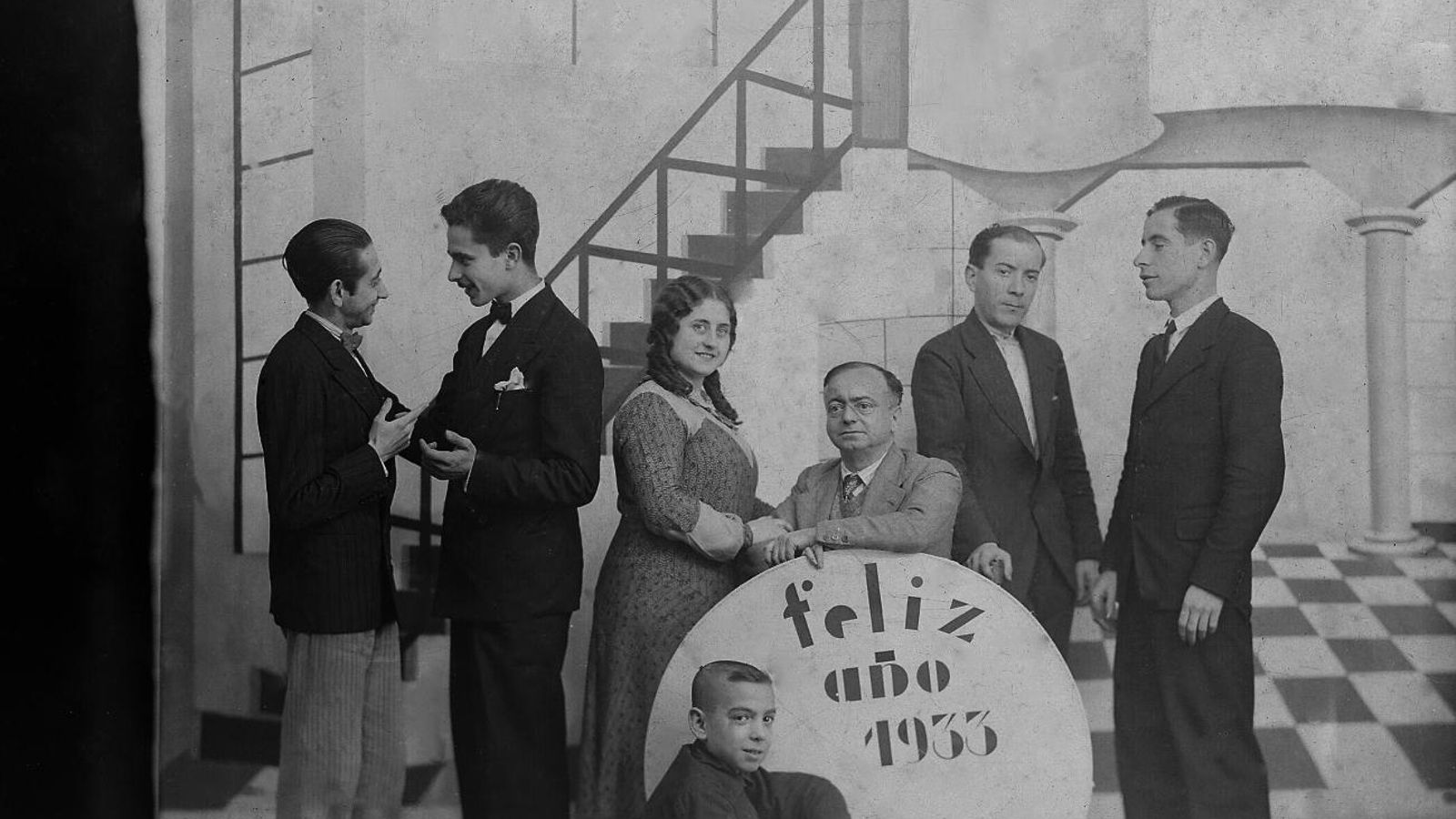 Segundo y Rosita con empleados de la tienda.