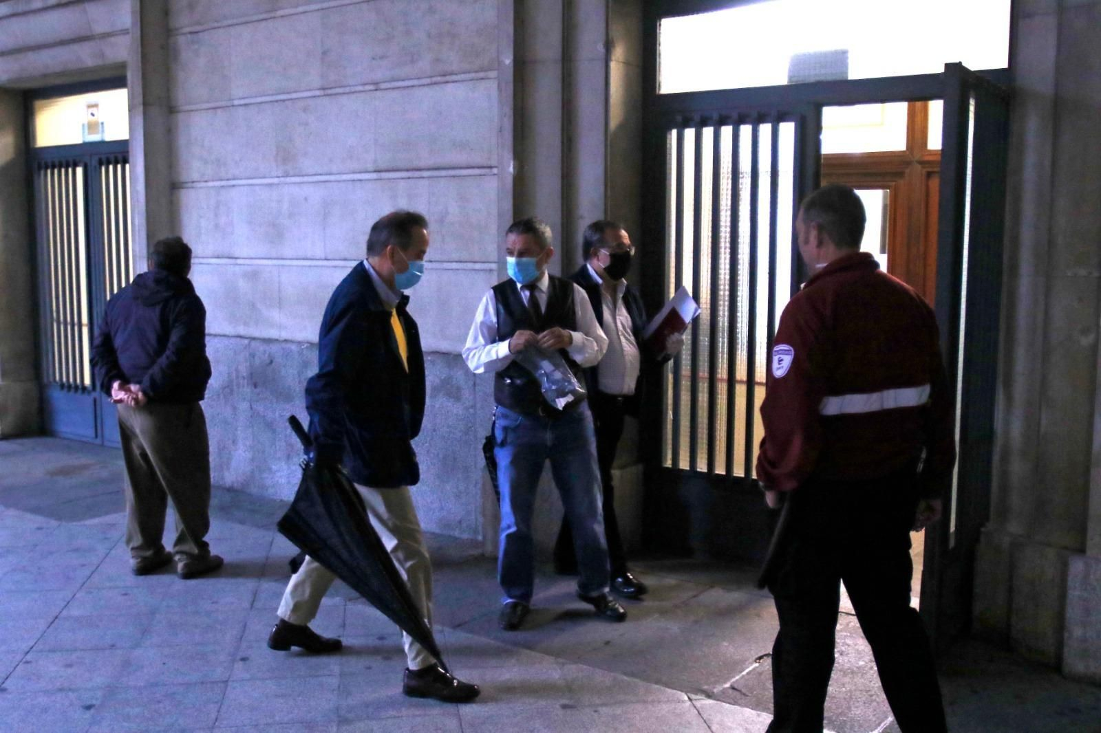 La vuelta de los funcionarios de Justicia este martes, con reparto de mascarillas.