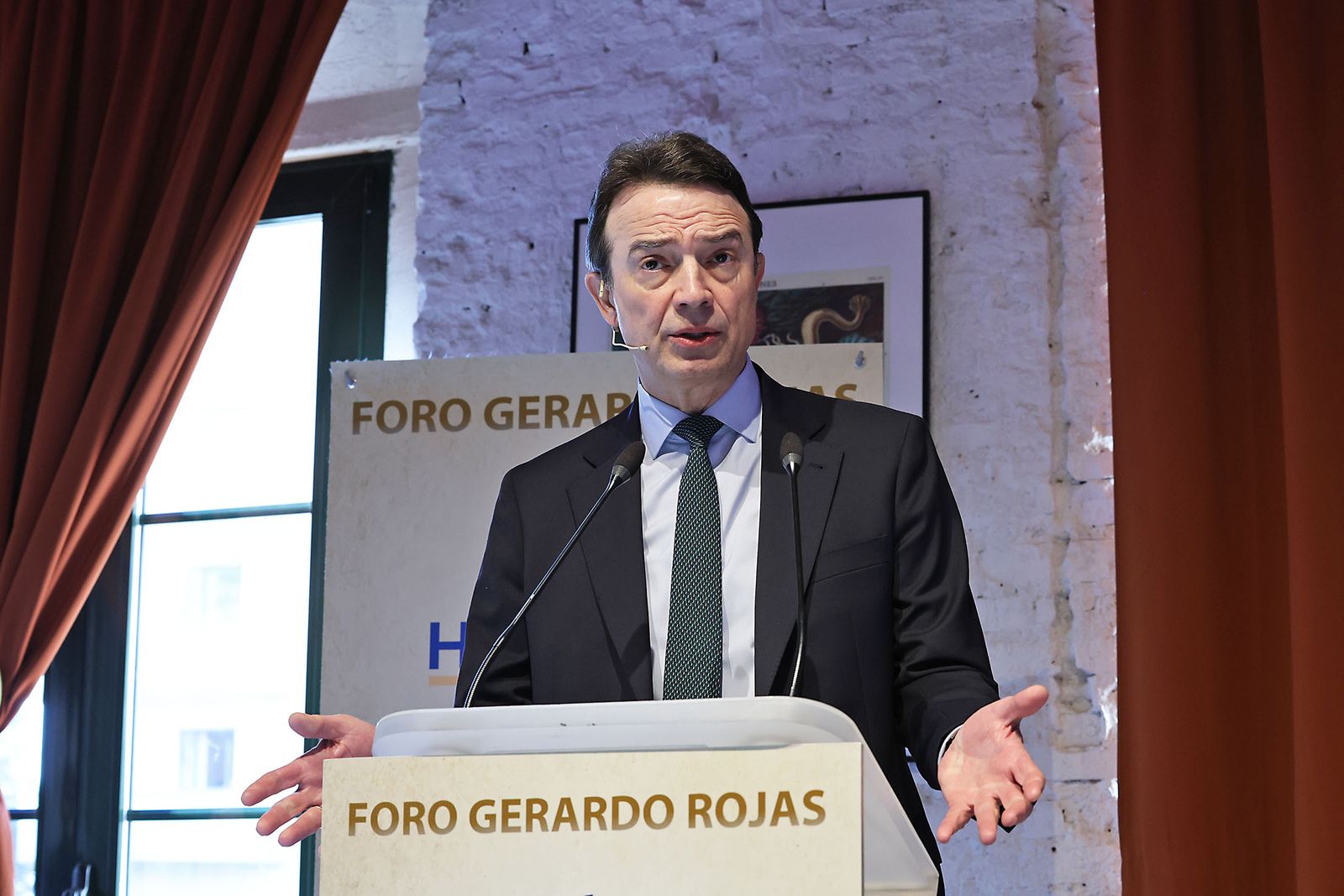 Fotografías del Foro Gerardo Rojas con la intervención de Arturo Gonzalo Aizpiri Consejero Delegado de Enagás