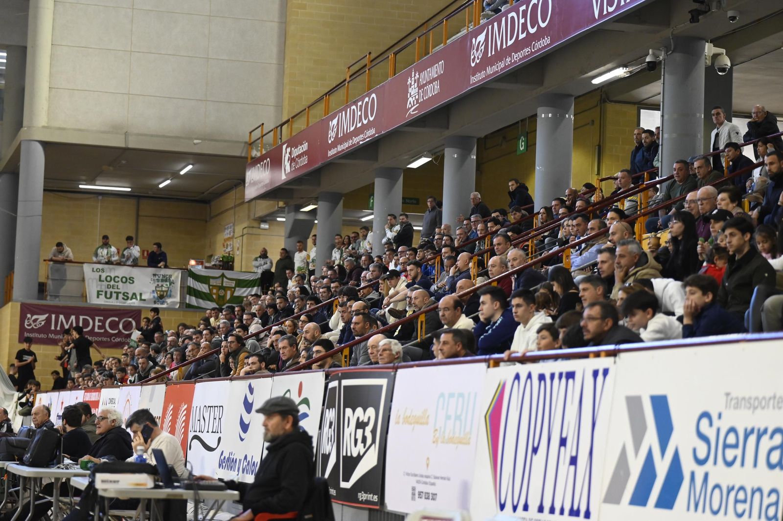 Las mejores fotos del ambiente en Vista Alegre para el Córdoba Futsal - Ribera Navarra