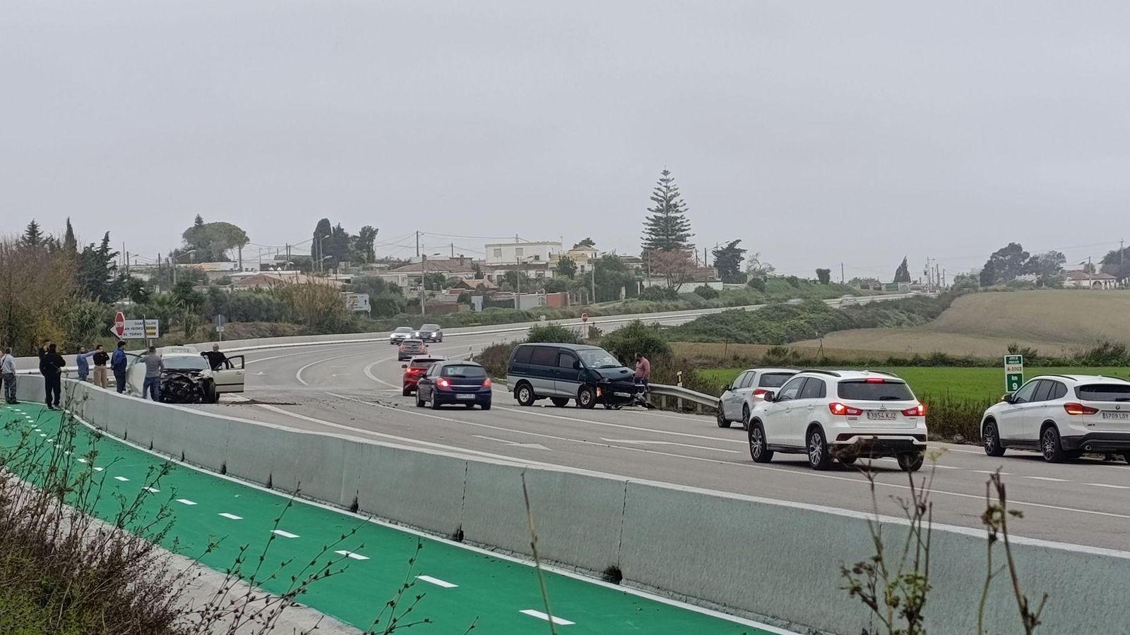 Tráfico parado en la A-2003, tras el accidente en Cuartillos. Tráfico parado en la A-2003, tras el accidente en Cuartillos.