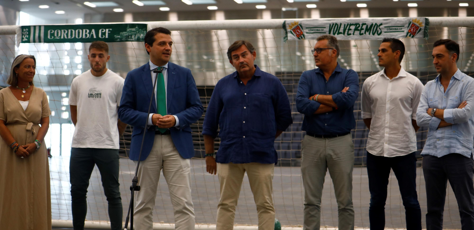 El alcalde de Córdoba, José María Bellido, toma la palabra en el acto de renovación de Antonio Casas. El alcalde de Córdoba, José María Bellido, toma la palabra en el acto de renovación de Antonio Casas.