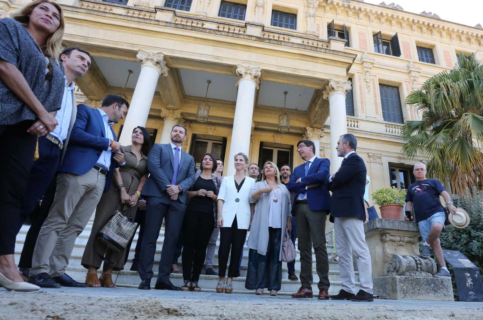 Visita de  Juan Marín a la Real Escuela del Arte Ecuestre por el día Europeo del caballo