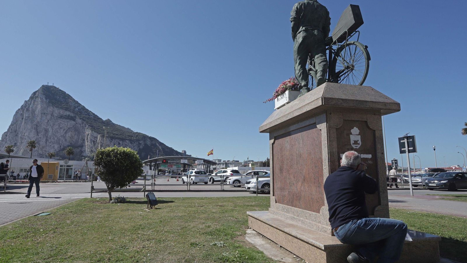 Monumento al trabajador transfronterizo.
