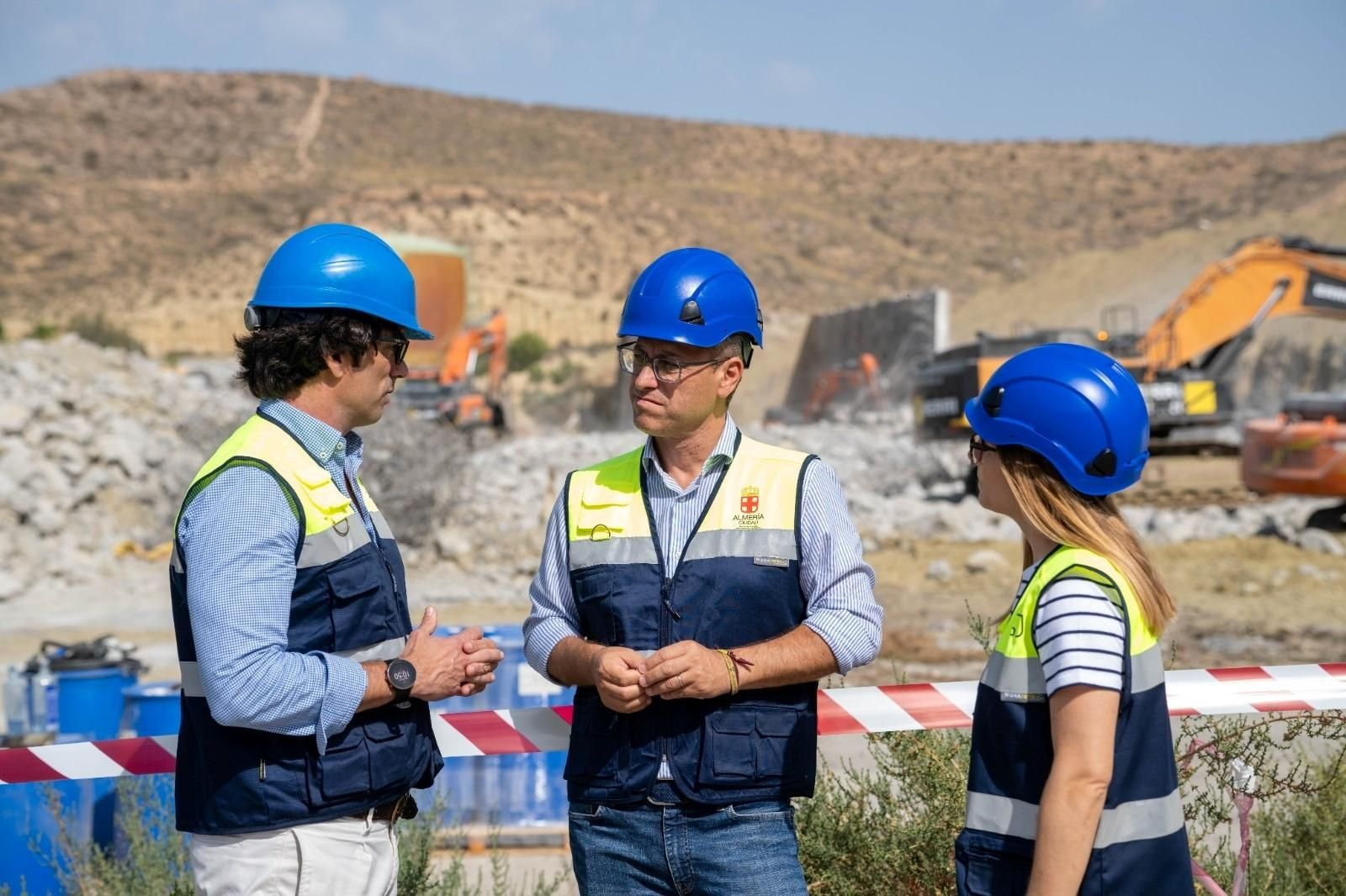 Responsables de PreZero y el concejal Antonio Urdiales, en el inicio de las obras para la nueva planta.