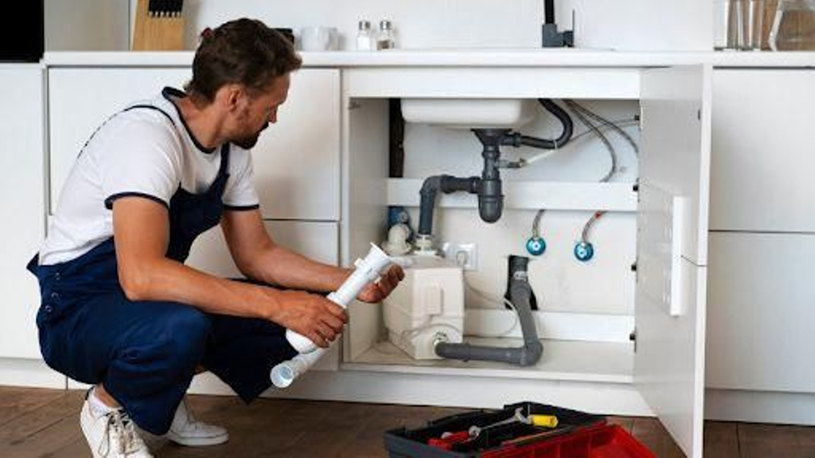 Cómo evitar facturas de agua elevadas siguiendo los consejos de Fontaneros Málaga