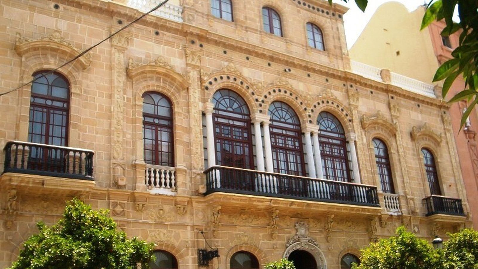 Edificio concebido para Casino jerezano para D. Manuel María González. José Esteve, 1865 (edifico Unicaja).