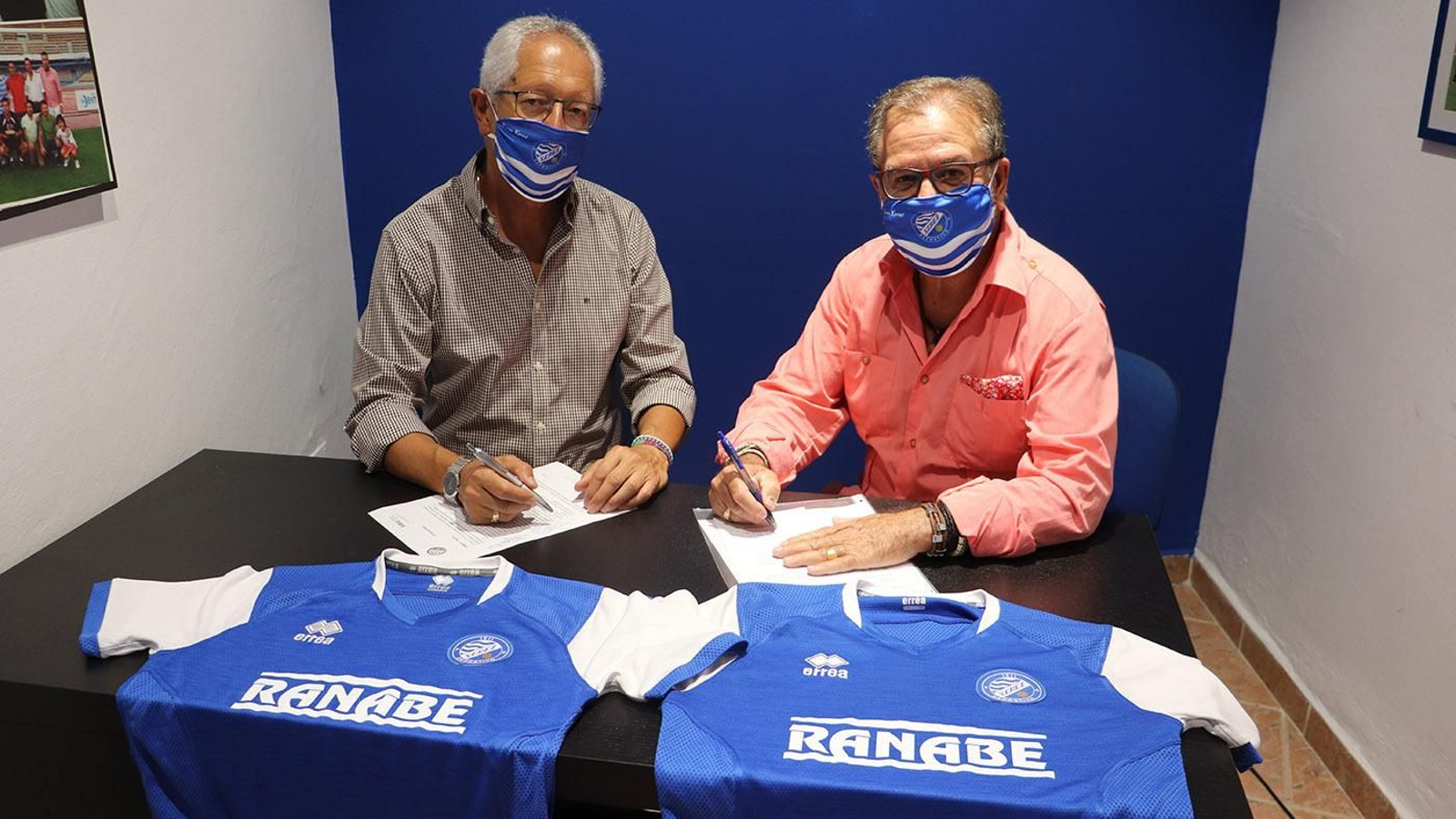 Rafael Coca, presidente del Xerez DFC, con Rafael Navarro, gerente de Asadores y Grupo Ranabe. Rafael Coca, presidente del Xerez DFC, con Rafael Navarro, gerente de Asadores y Grupo Ranabe.