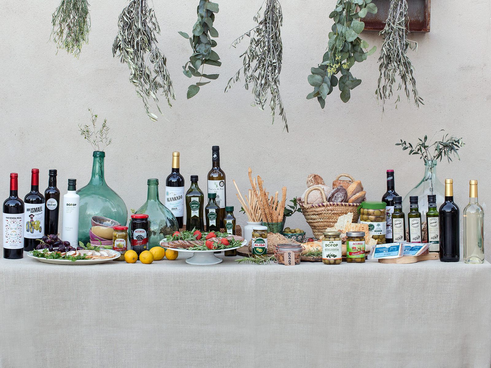 Dcoop exporta aceite, vino, aceitunas, almendras, embutidos y leche de cabra.