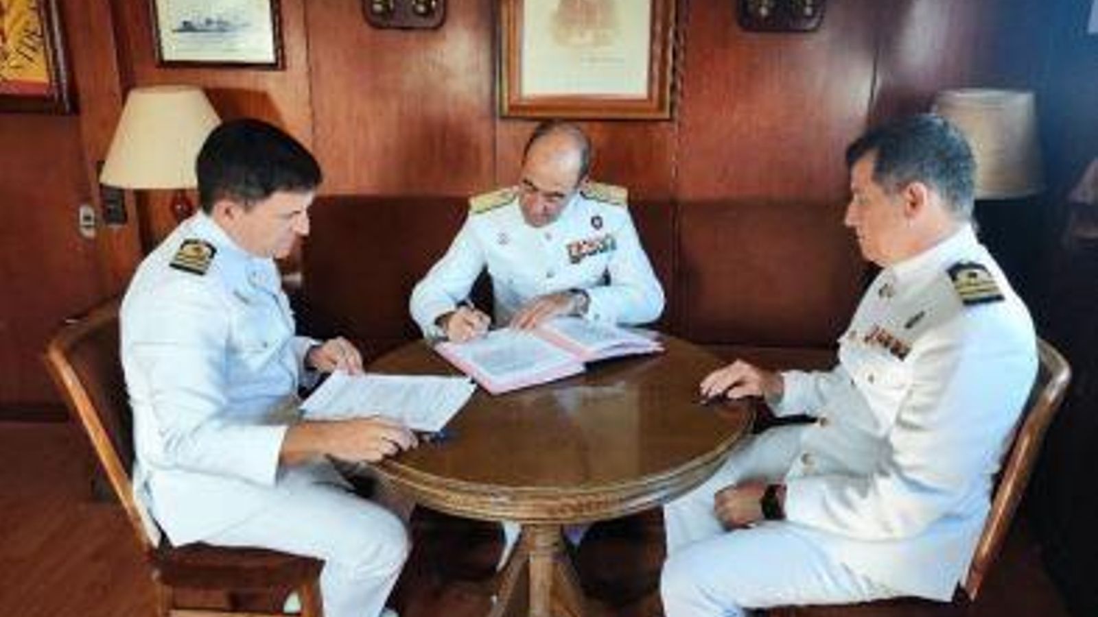 Relevo del comandante de las Fuerzas de Acción Marítima en Cádiz.