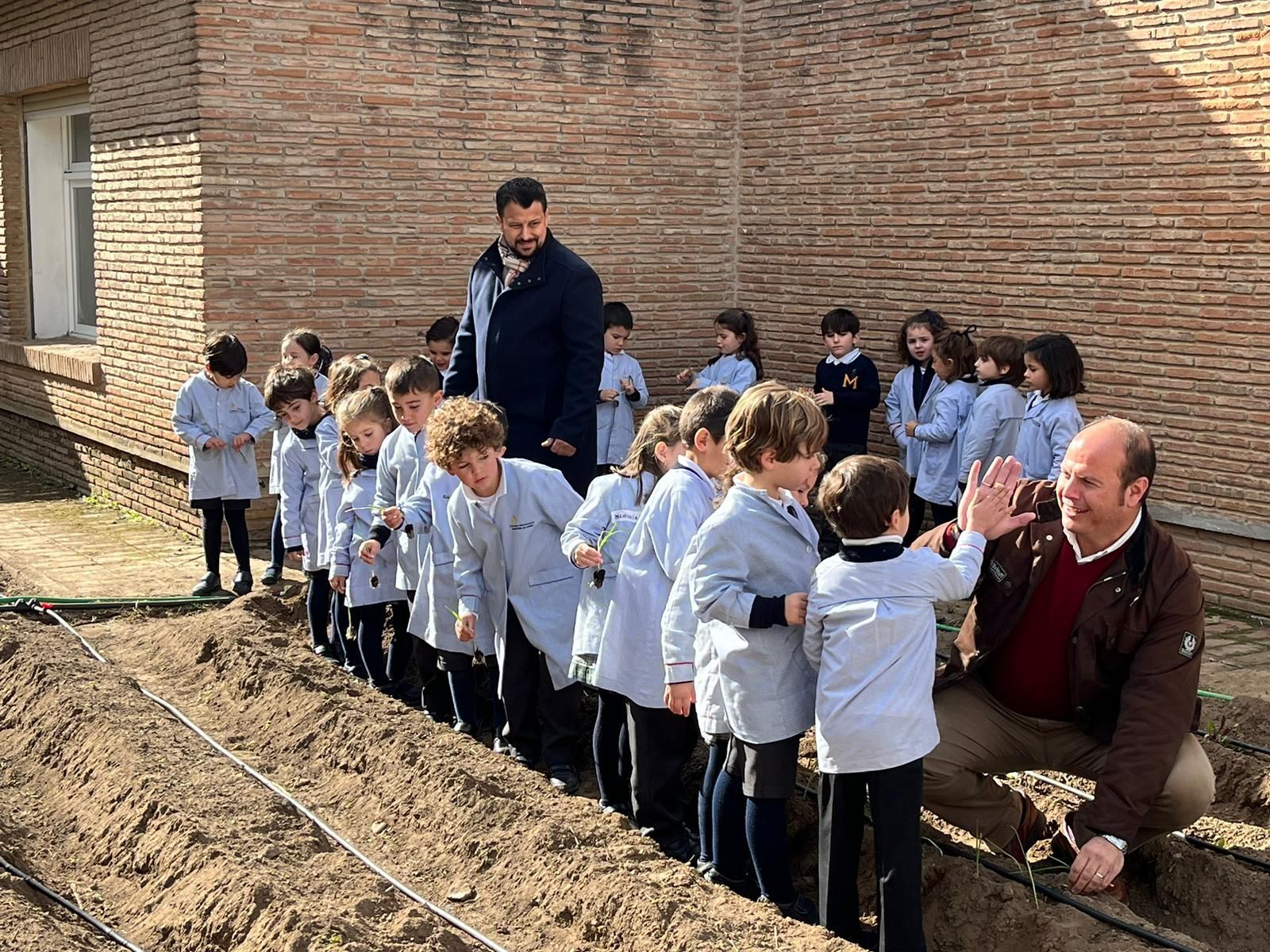 Óscar Curtido, en su visita al colegio Montaigne con motivo del Día Mundial de la Educación Ambiental.