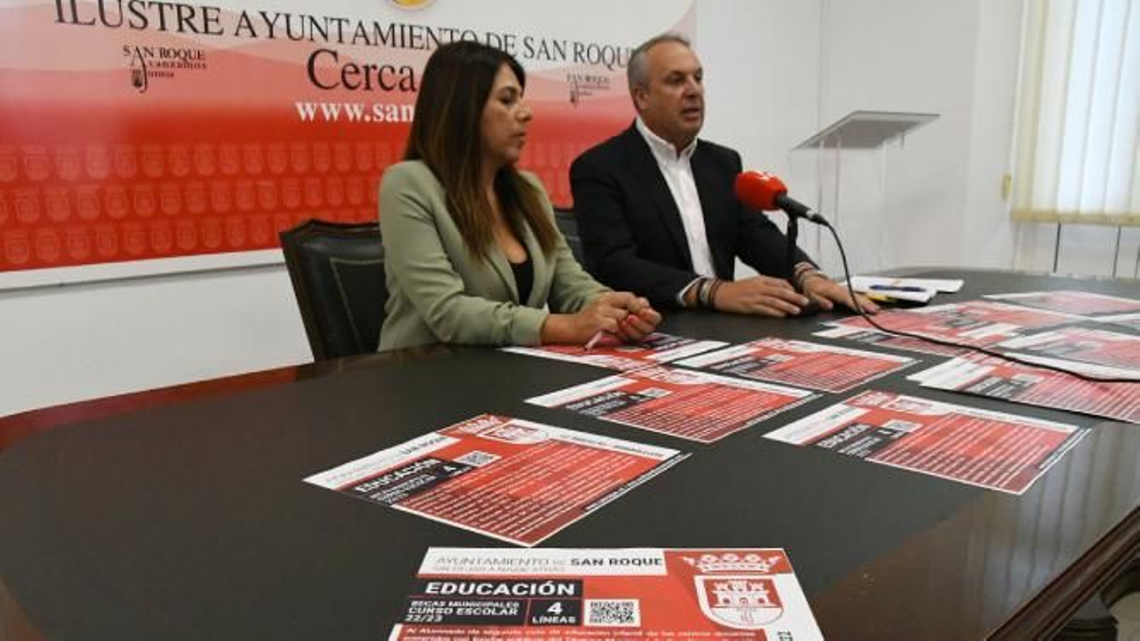 Belén Jiménez y Juan Carlos Ruiz Boix, en la presentación de las becas.