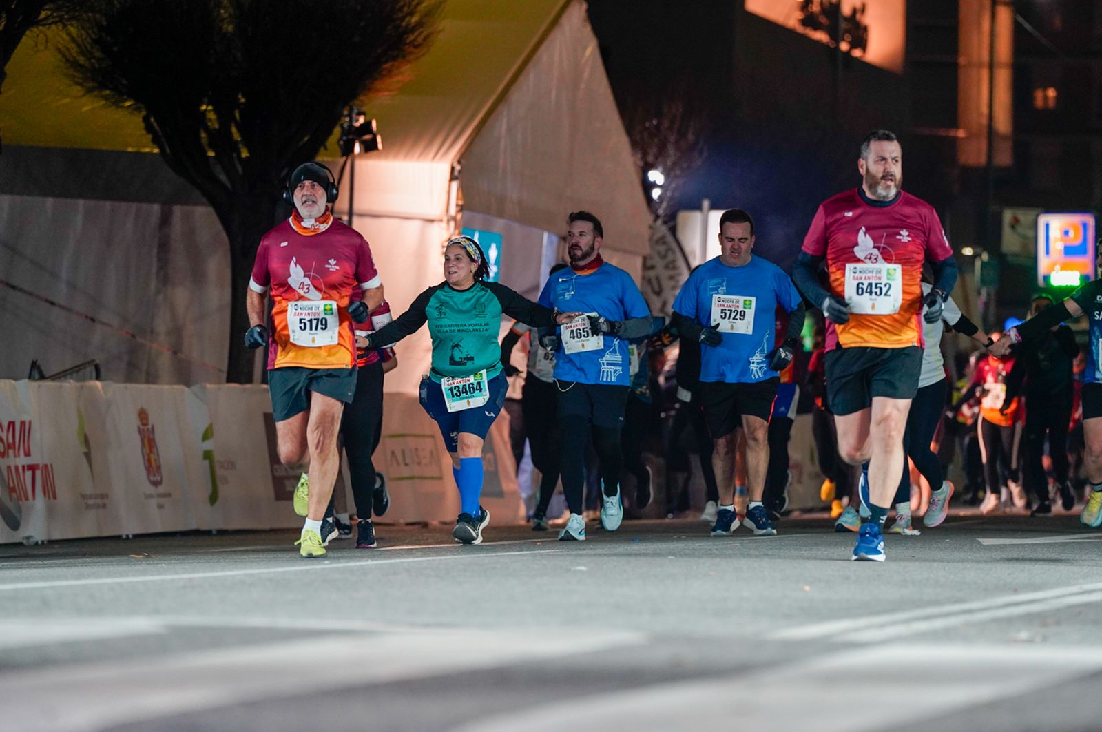 En imágenes: búscate en tu llegada a meta de la Carrera de San Antón 2026 (2)