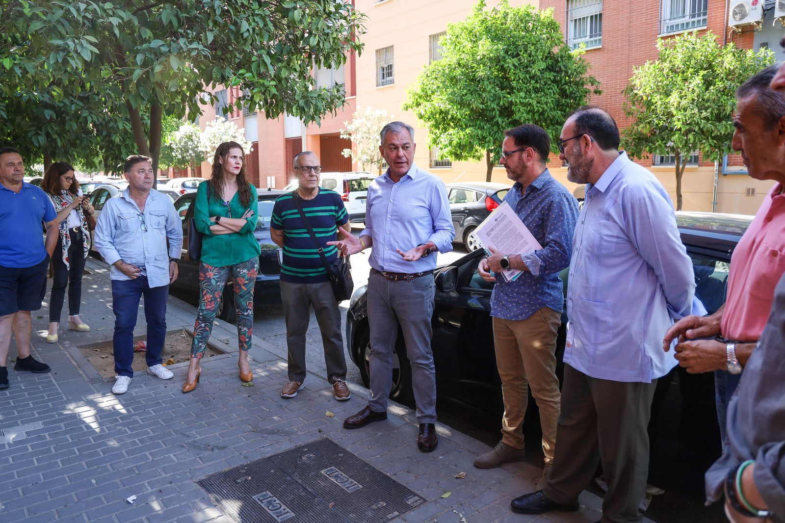 Sanz acabará con la degradación del Cerro y construirá aparcamientos, un centro cívico y nuevas líneas de Tussam