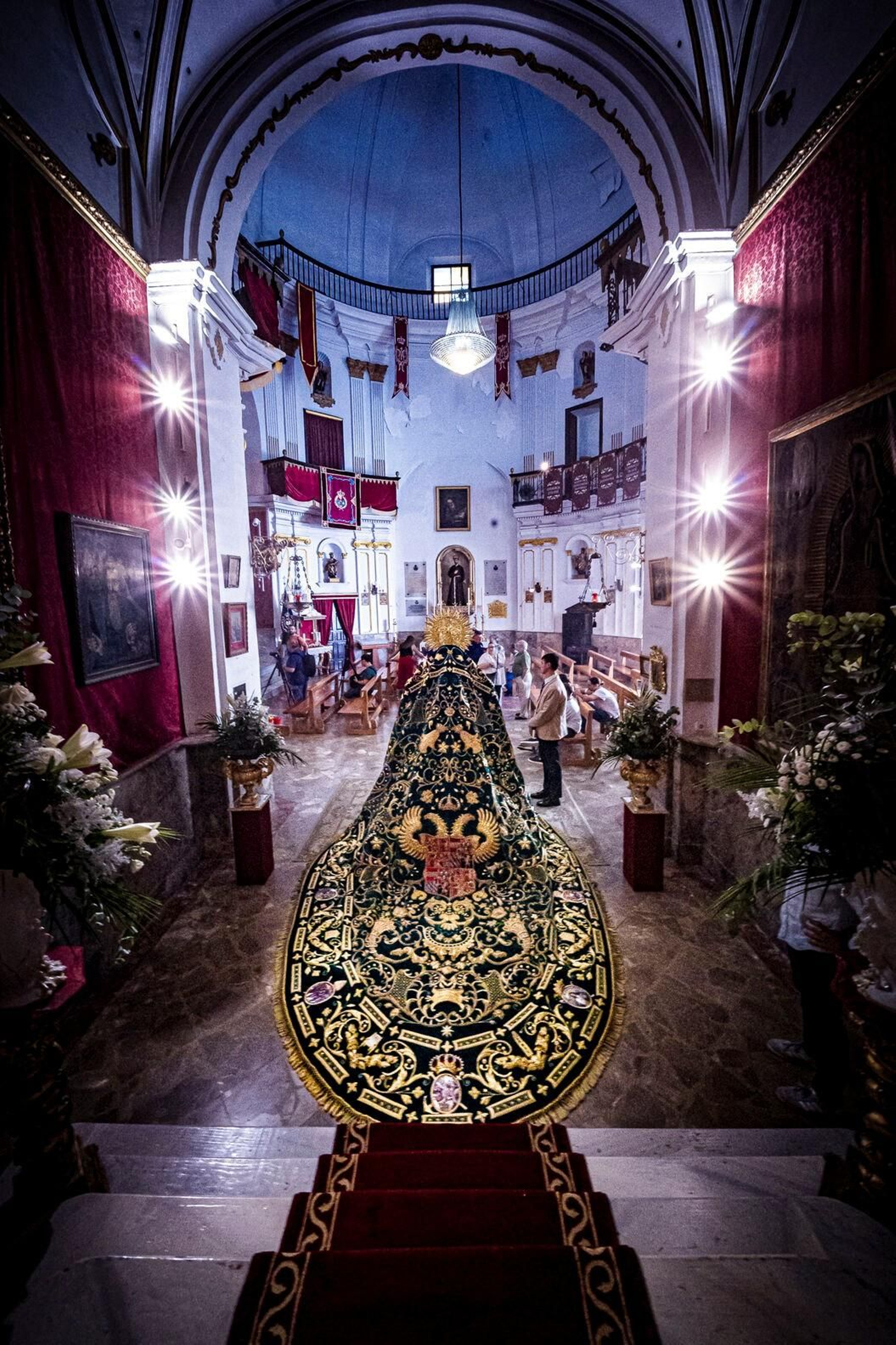 Primer día del besamanos extraordinario por el 75 aniversario del Dogma de la Asunción en Cádiz