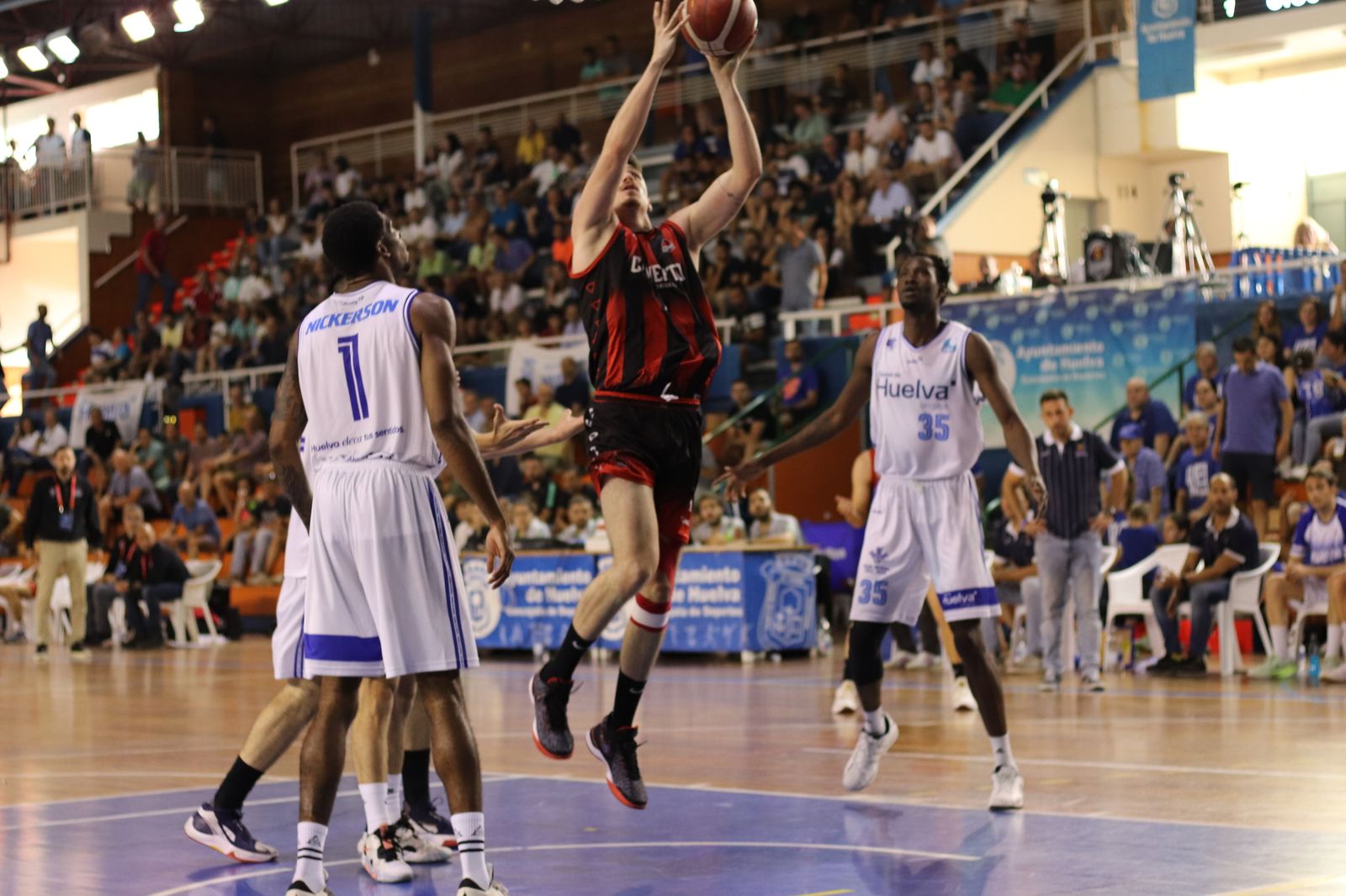 Imágenes de la primera jornada de la fase final a LEB Plata: CB Puerto Sagunto vs Ciudad de Huelva