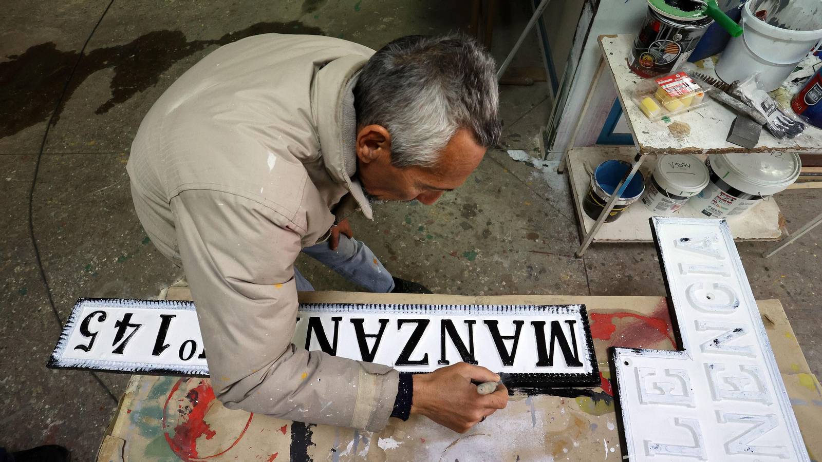 Trabajos de restauración del callejero de Jerez