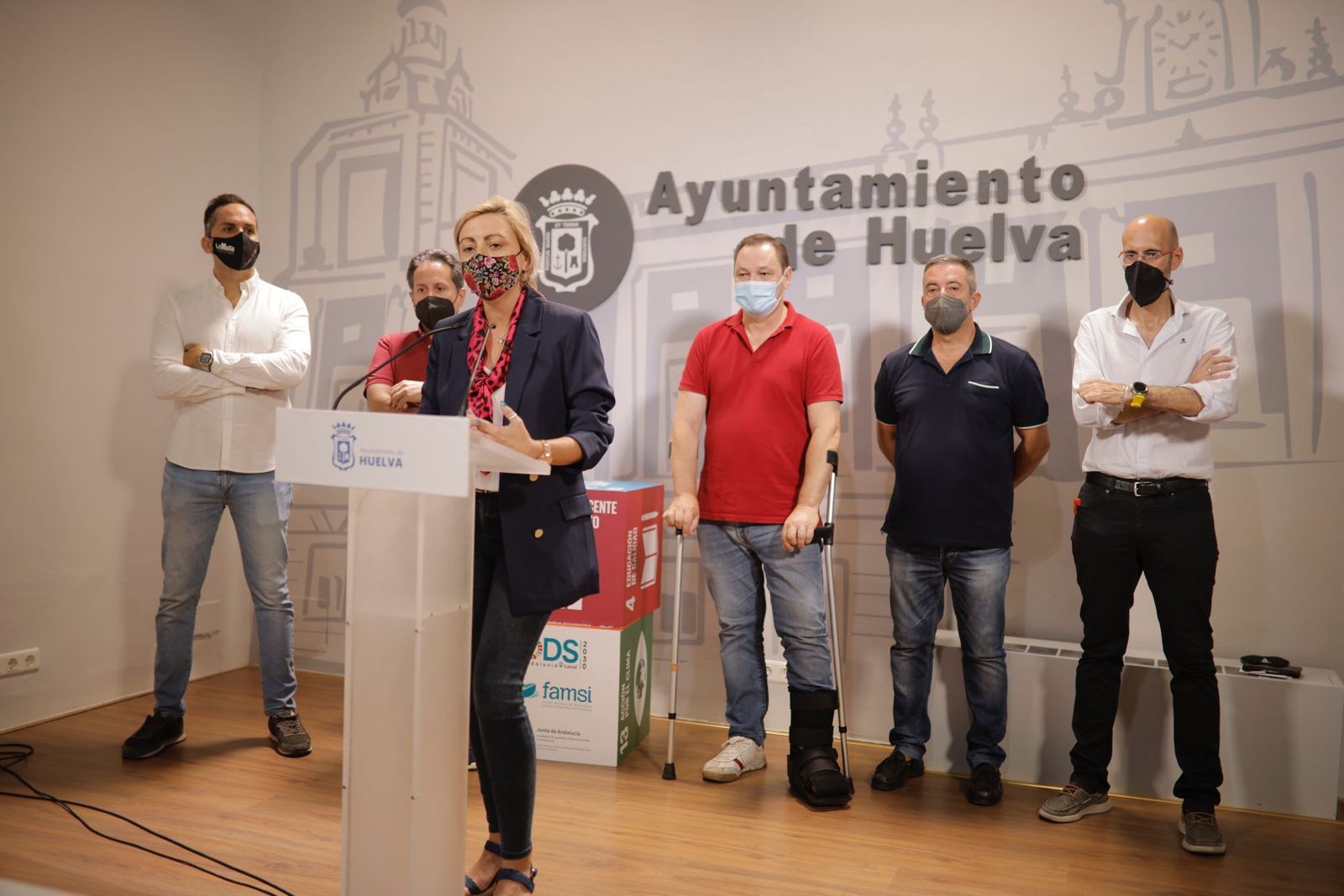 La concejal junto a los otros miembros de la Mesa durante la presentación.