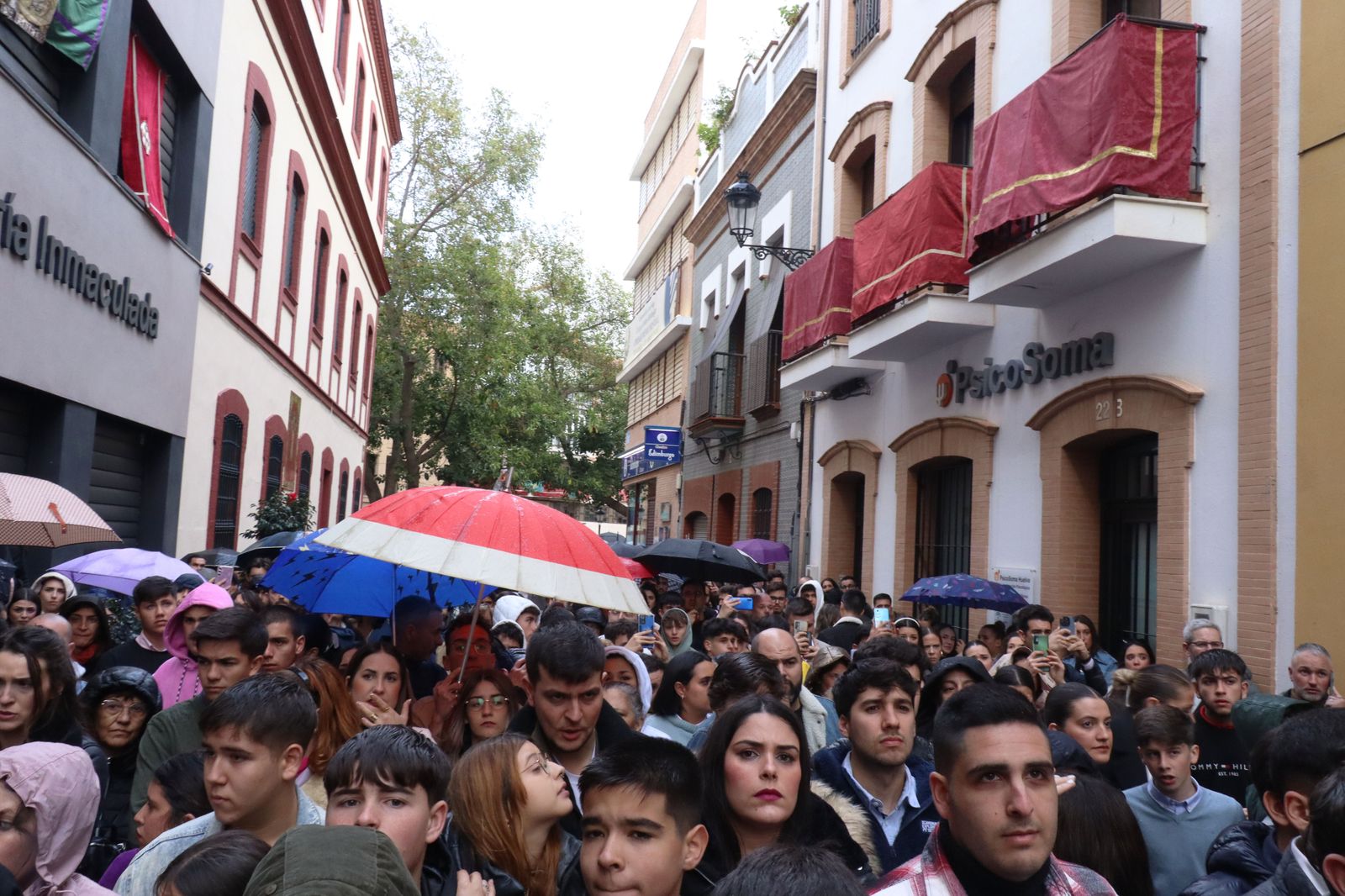 Las mejores imágenes del Martes Santo en Huelva: La Hermandad de La Sentencia