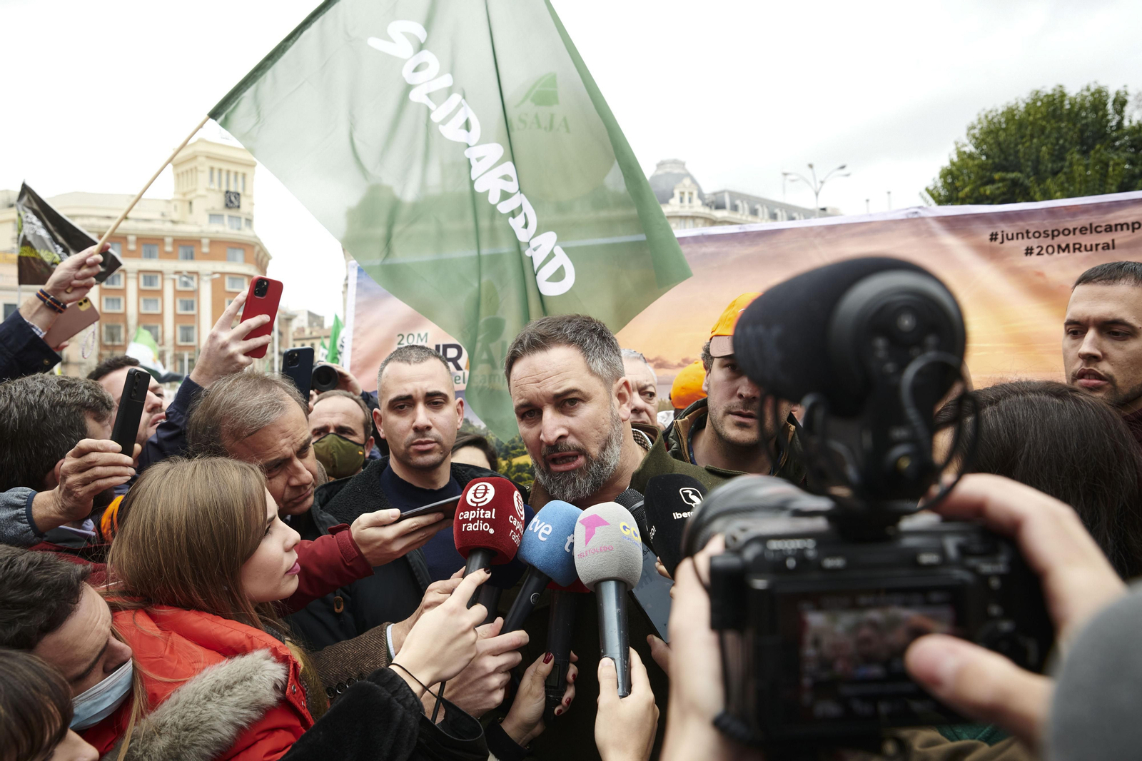 Tractores, rehalas de perros de caza y caballos en la manifestación del campo en Madrid