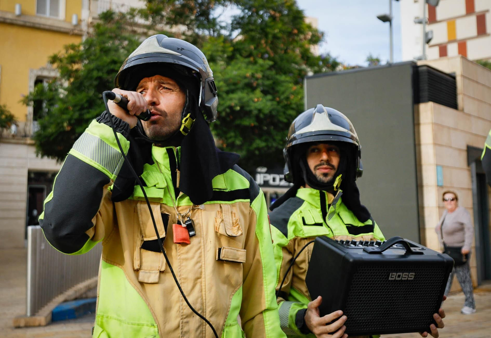 Imágenes de la manifestación de bomberos en Almería