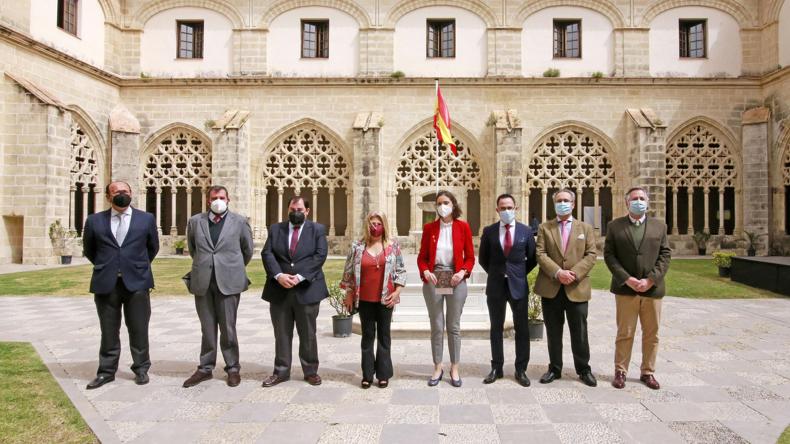 La ministra Reyes Maroto visitando la exposición cofrade en Jerez