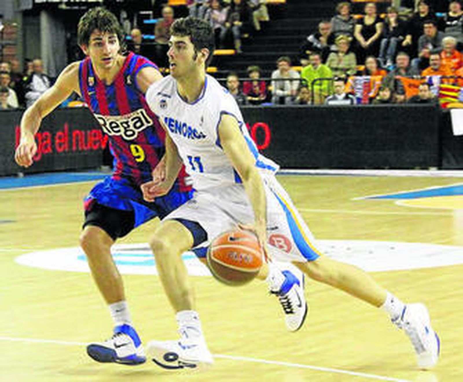 Ricky Rubio persigue a Miki Servera.