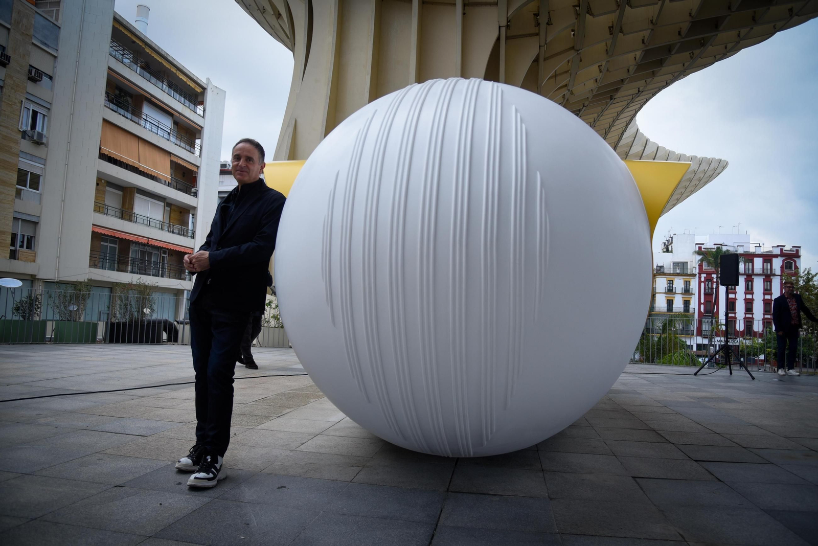 Presentación de la obra escultórica de Dionisio González, en la Plaza Mayor de las Setas