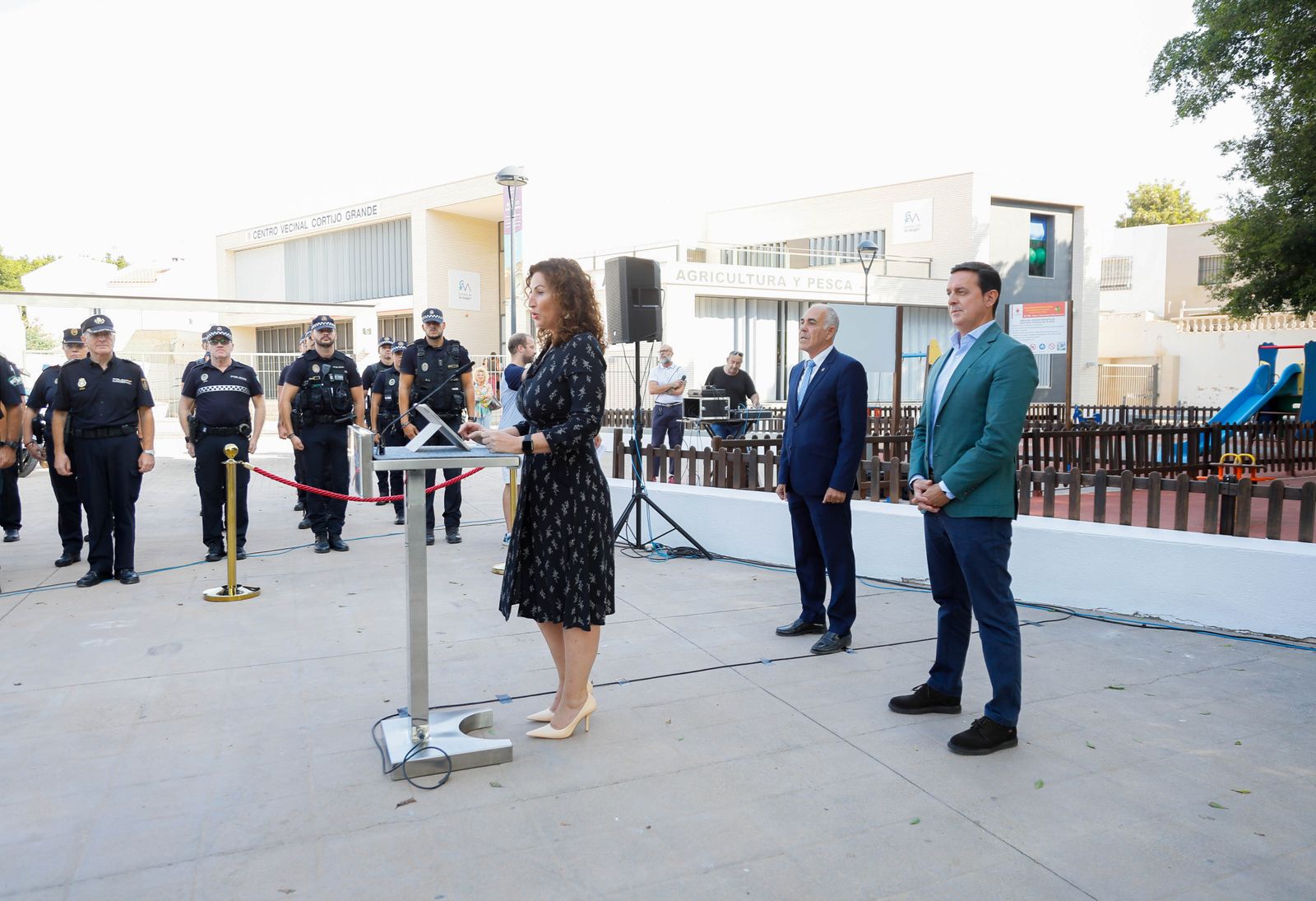 Inauguración de la plaza dedicada al Policía Local Paco Carretero Escribano