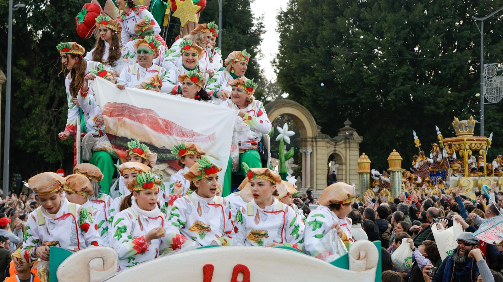 Las fotos de la ínsolita salida de los Reyes Magos del Ateneo un 4 de enero
