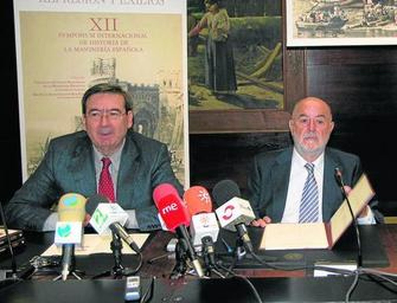 El rector Pedro Molina y el catedrático Fernando Martínez en otra actividad sobre masoneria celebrada en la UAL.