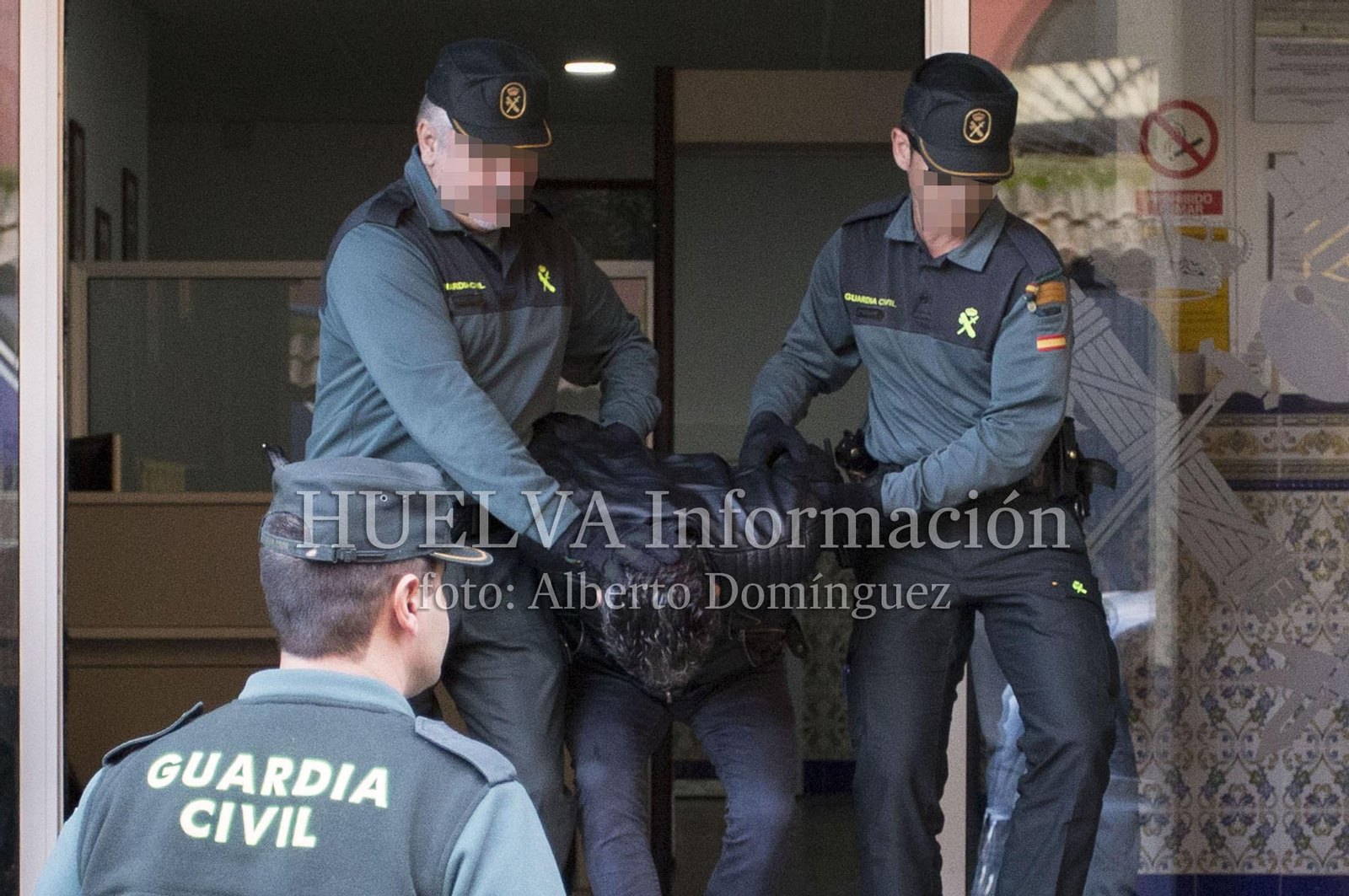 Bernardo Montoya, asesino de Laura Luelmo, en su salida de la Comandancia, en imágenes