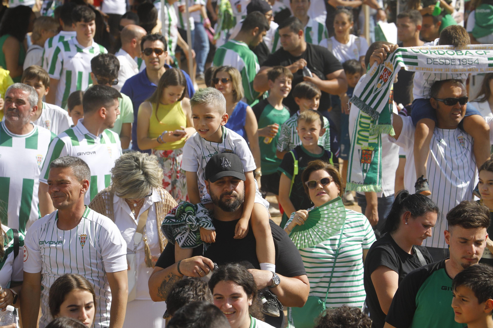 Las mejores fotos de la 'Fan Zone' del Córdoba CF antes del partido ante la Ponferradina