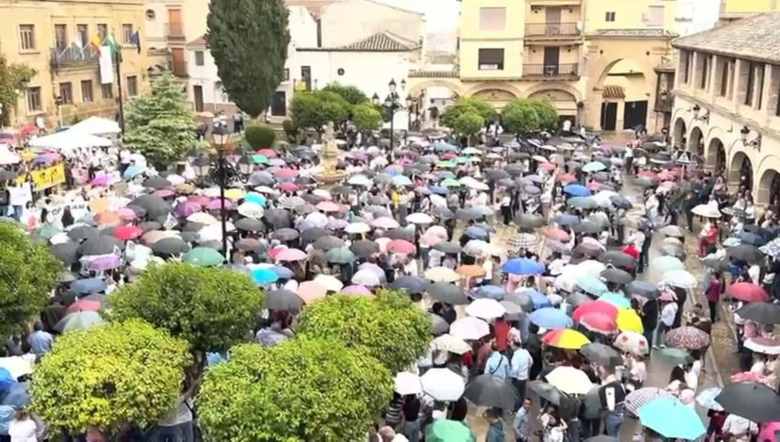 Miles de personas recorrieron las calles de Mengíbar para decir 'Stop' a la planta de biometano
