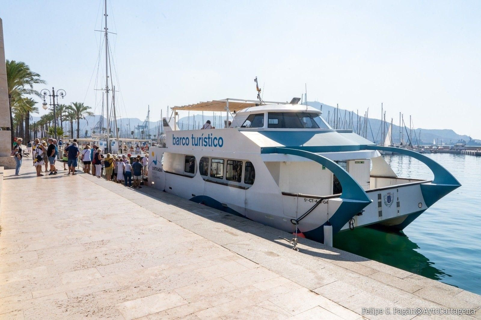 Barco turístico de Catargena.