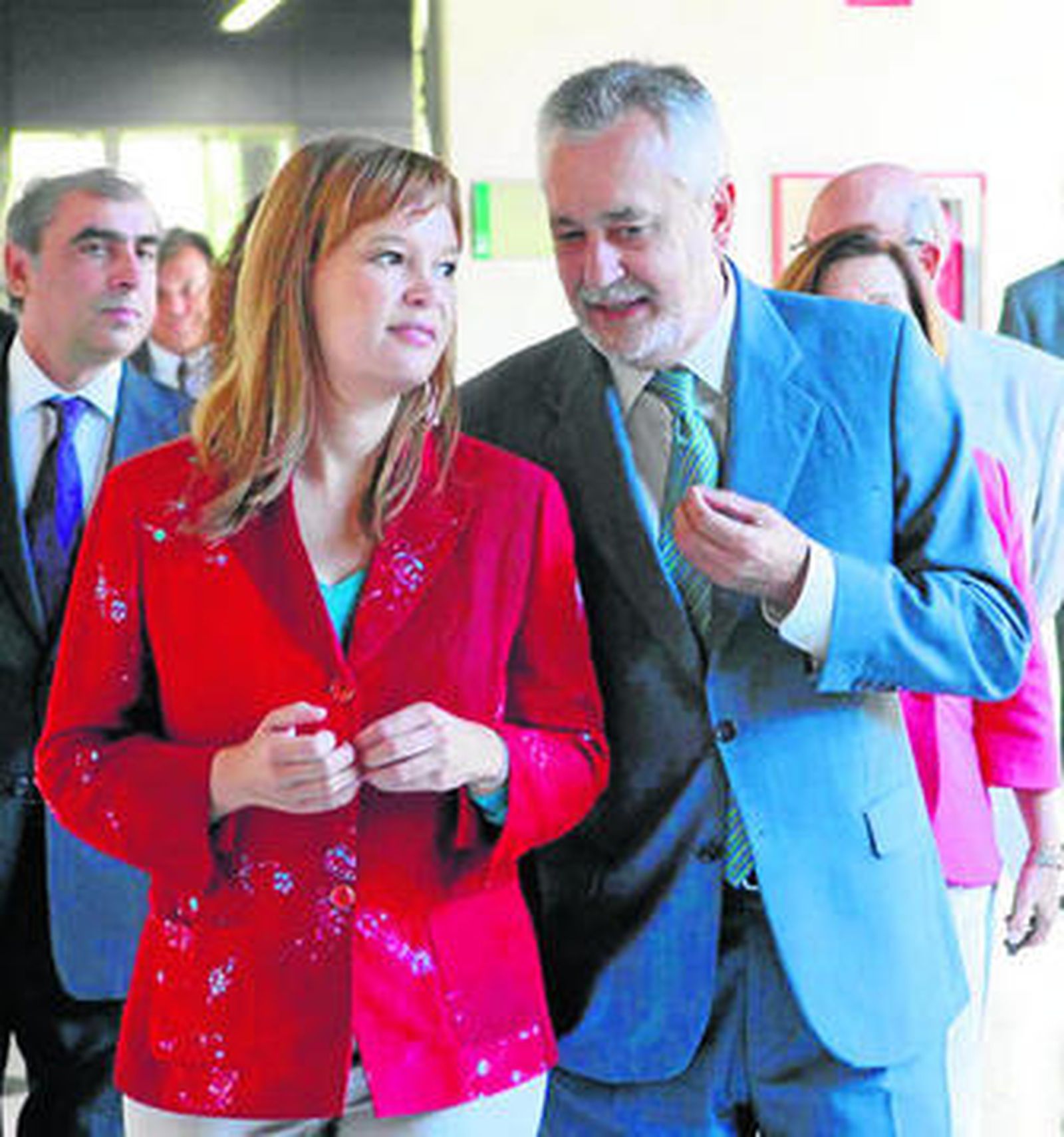 José Antonio Griñán, ayer, junto a la ministra de Sanidad, Leire Pajín, en Granada.