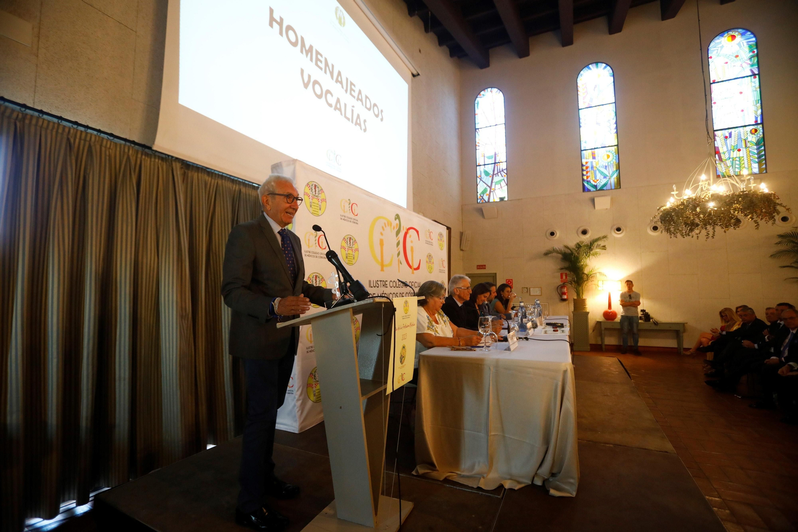 El Colegio de Médicos de Córdoba otorga sus medallas, en imágenes