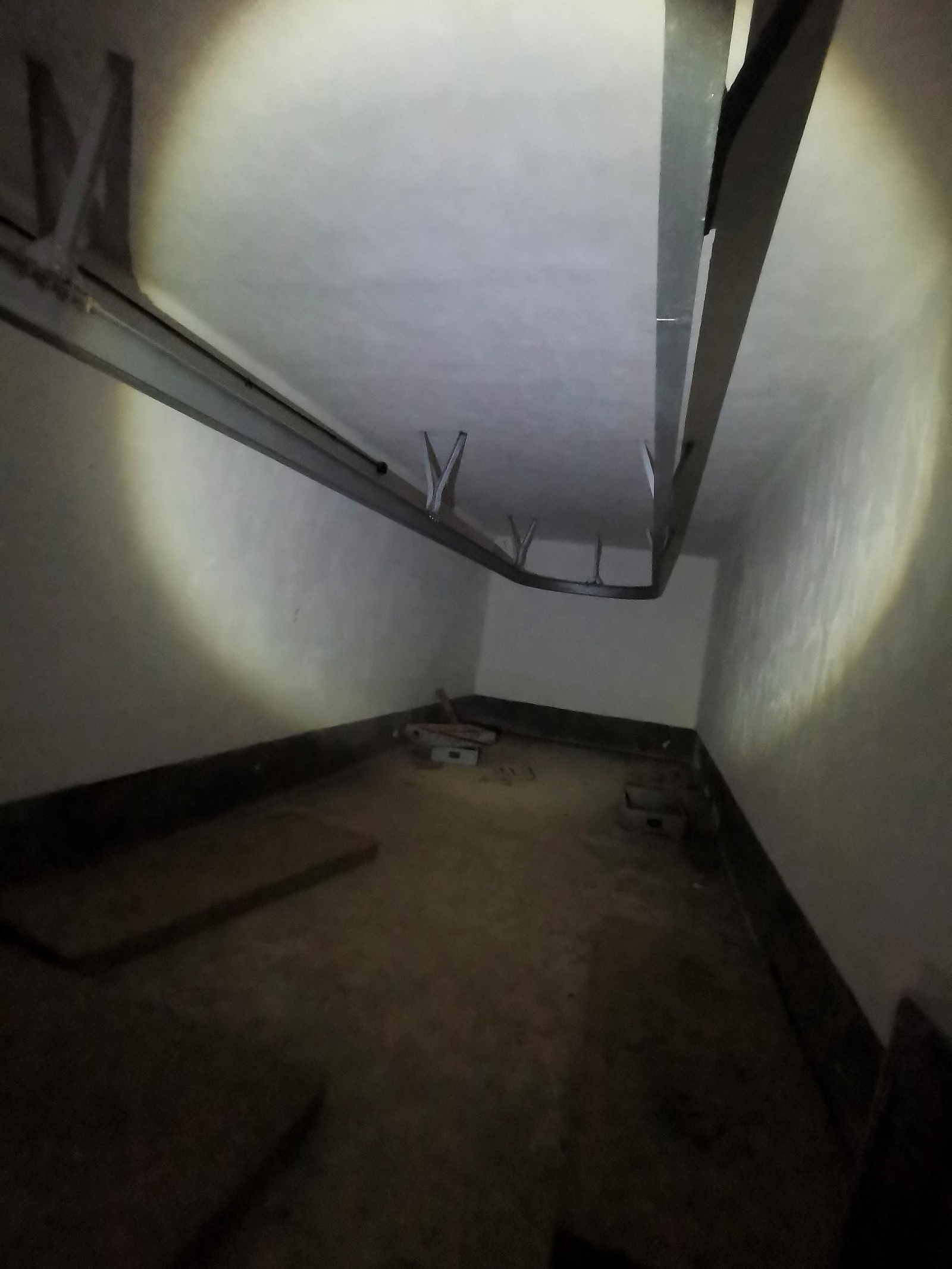 Carriles de aprovisionamiento munición torre Vigía