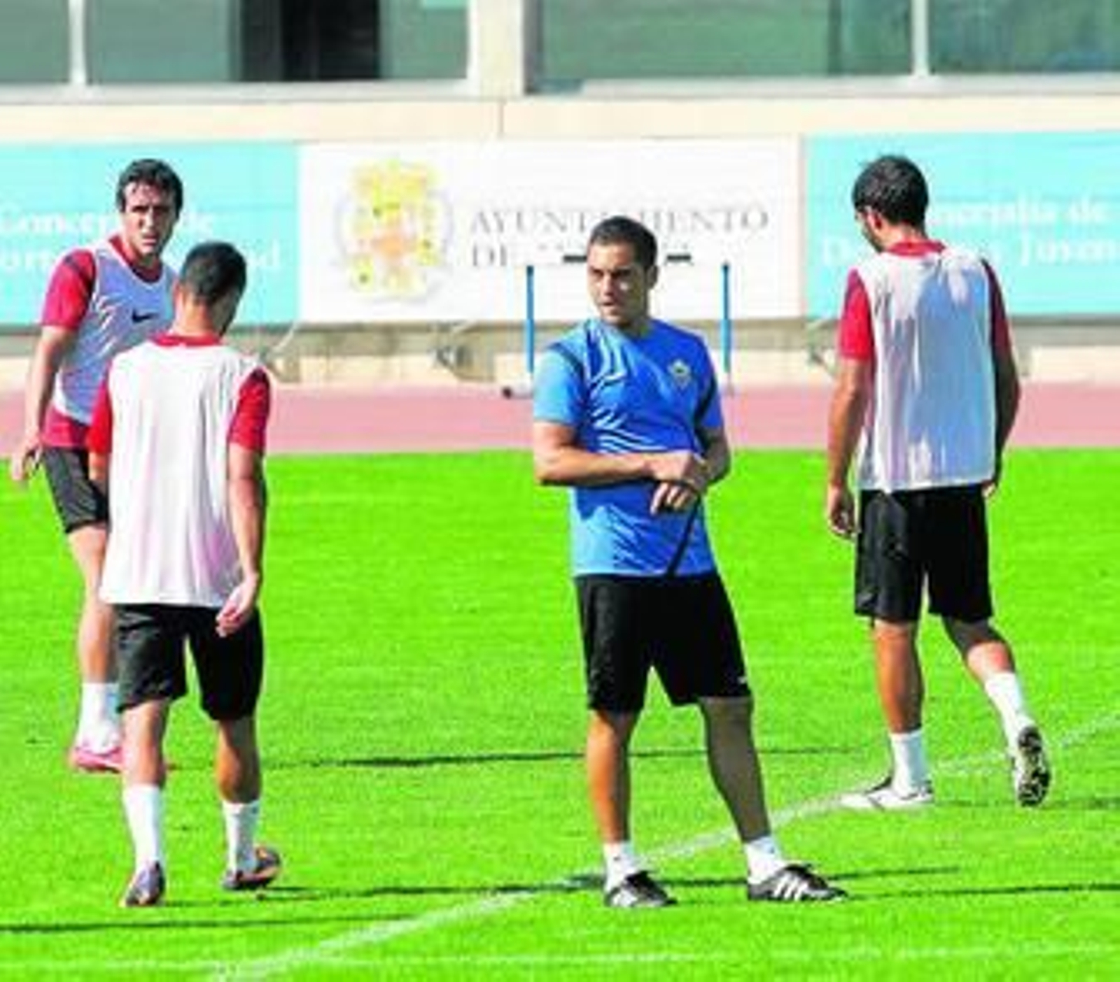 El entrenador del Almería, Francisco, durante un entrenamiento.
