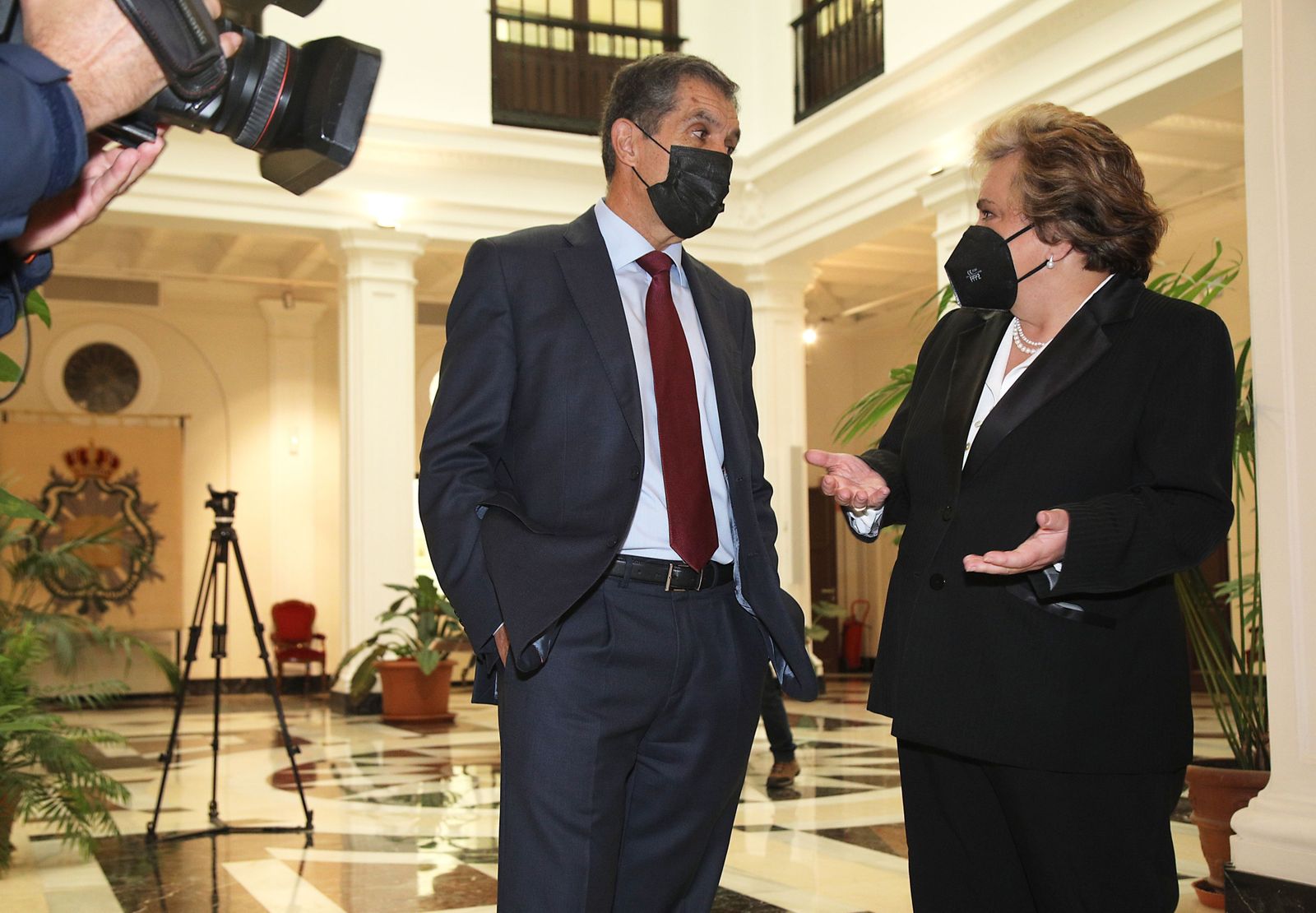 Lorenzo del Río conversa con María Jesús Gallardo Castillo