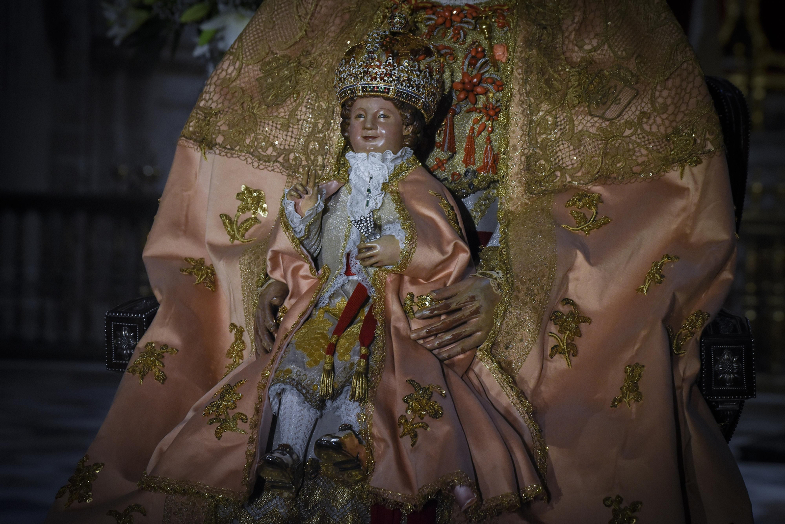 Besamanos de la Virgen de los Reyes