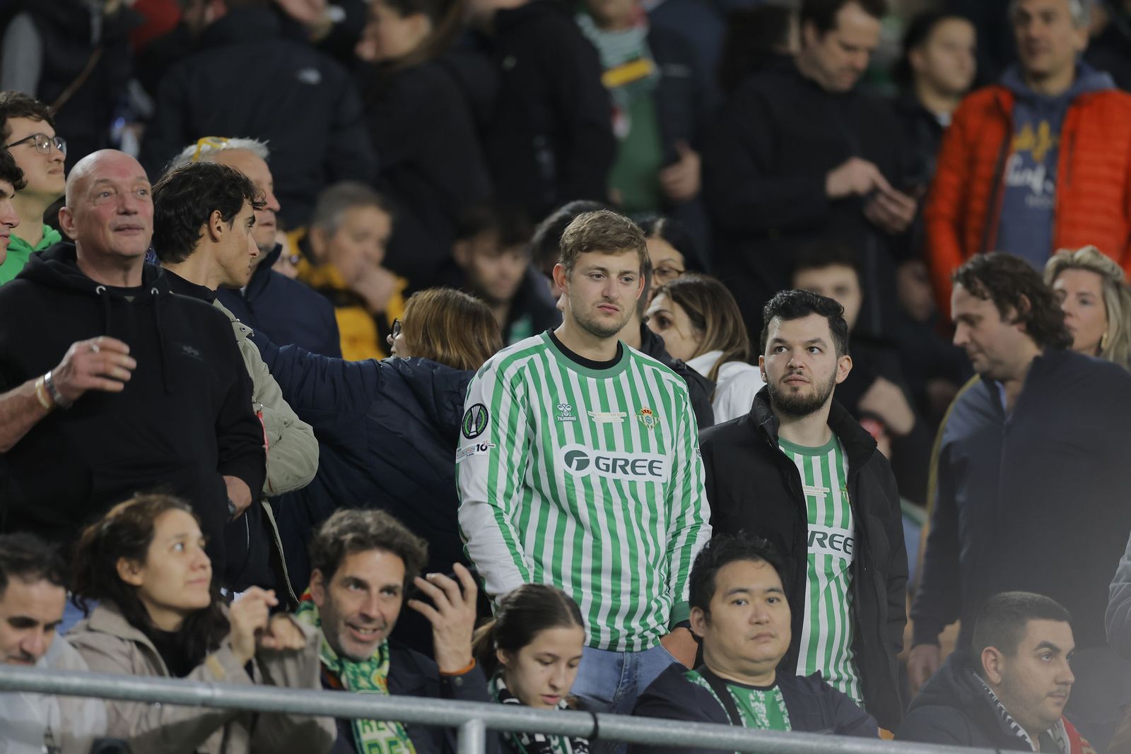 Buscate en las fotos del Betis - Feyenoord