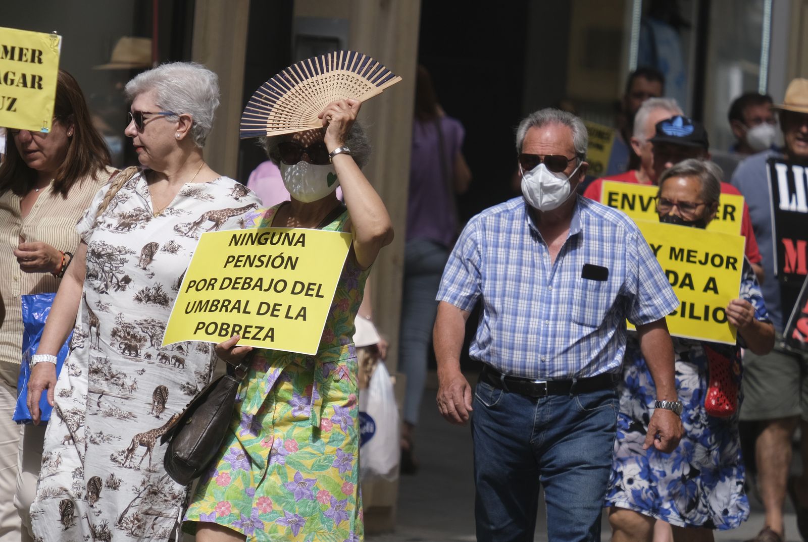 Las fotografías de los yayoflautas en Córdoba: pancartas, chalecos amarillos y nada de flautas