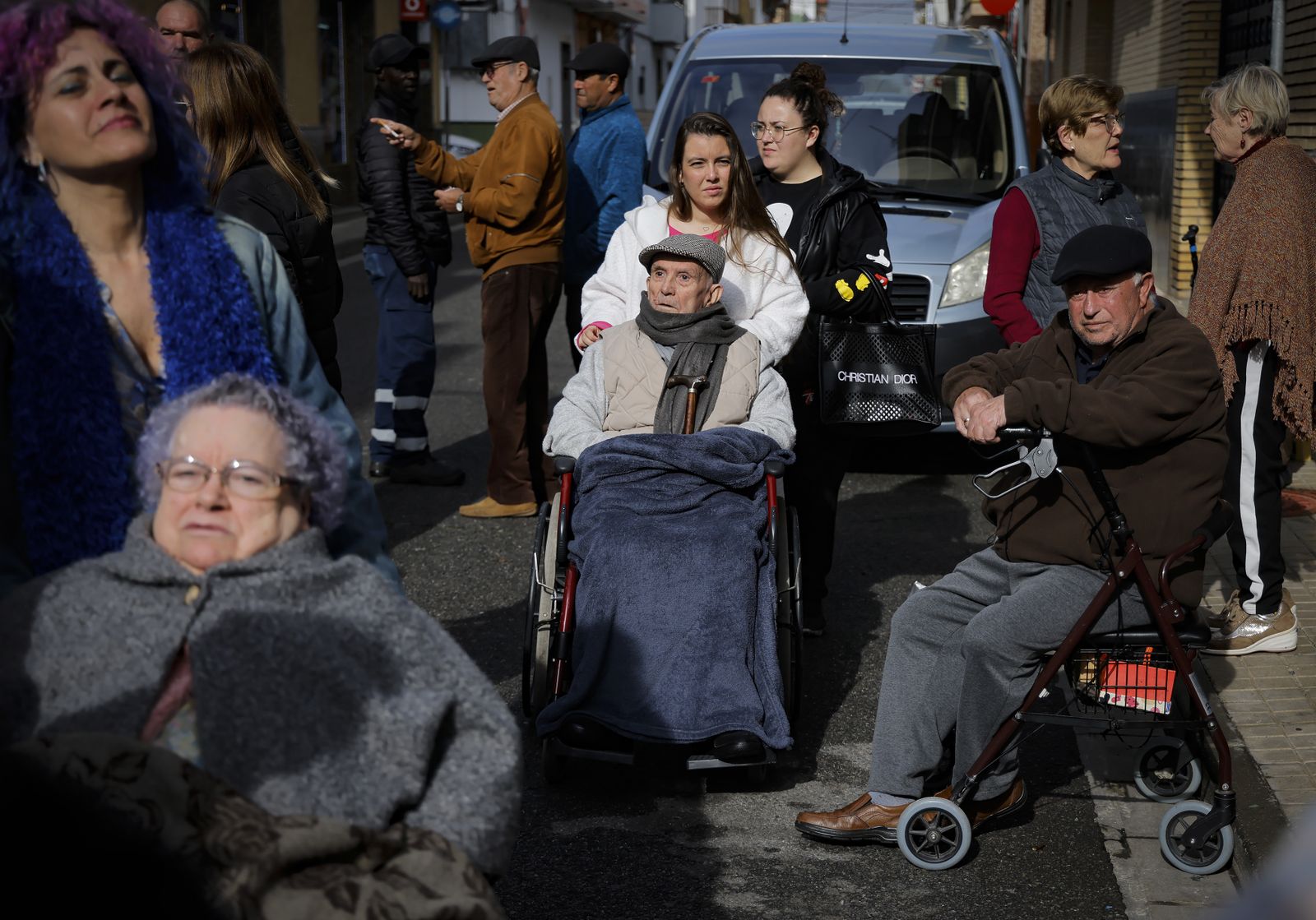 Vecinos de Palmete protestan por el corte continuado de la luz, todas las fotos