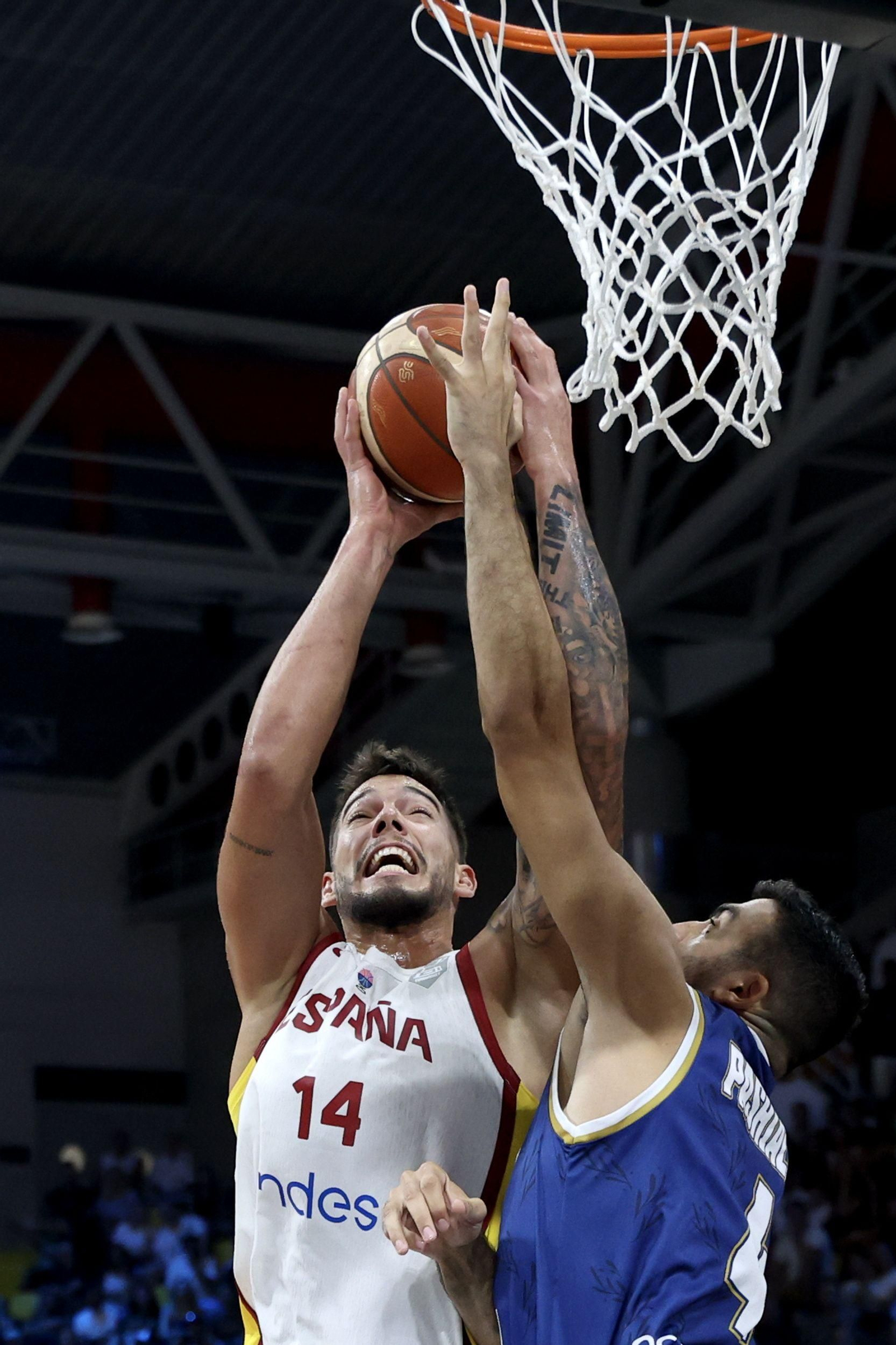 Mario Saint-Supery crece en el España-Chipre